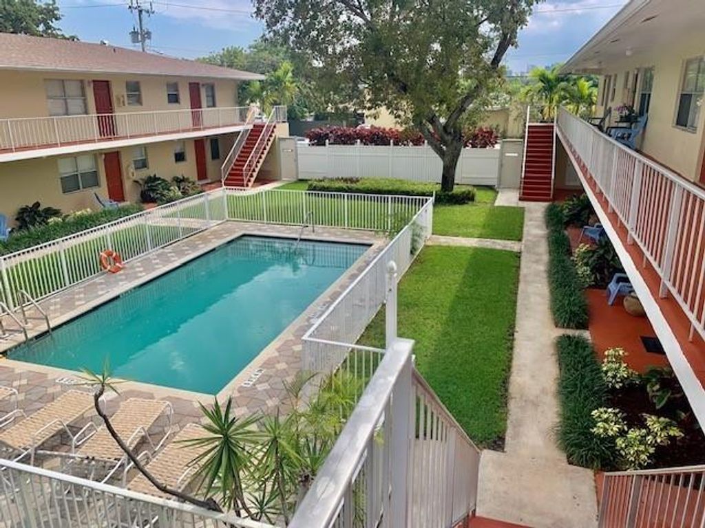 Photo of 305 NE 16th St #B6, Fort Lauderdale, FL 33304 (MLS # F10374360)