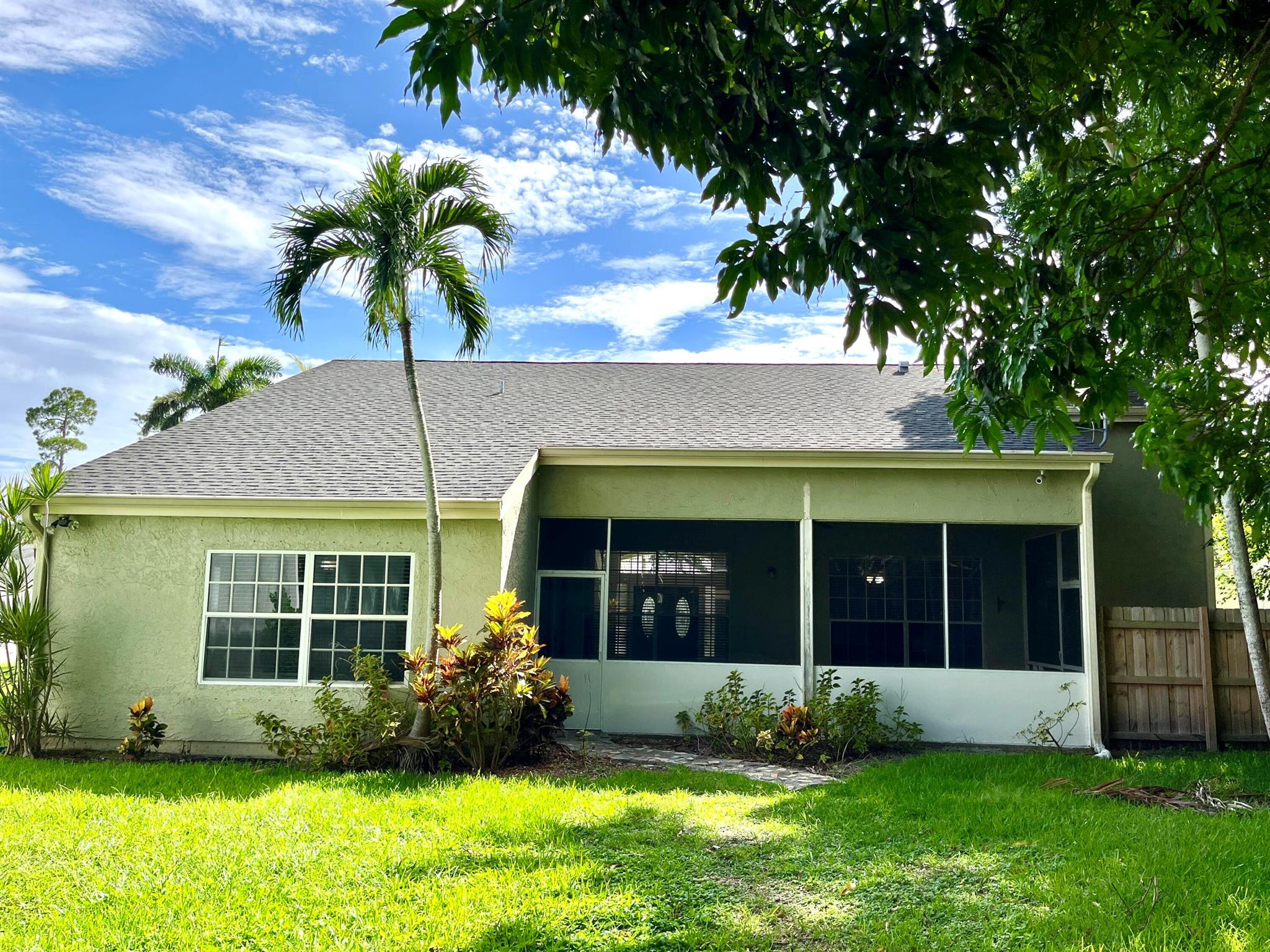 EMERALD FOREST OF WELLINGTON - Residential Lease