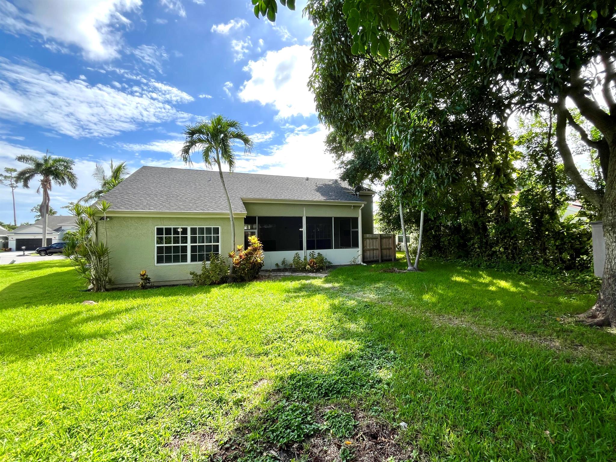 EMERALD FOREST OF WELLINGTON - Residential Lease