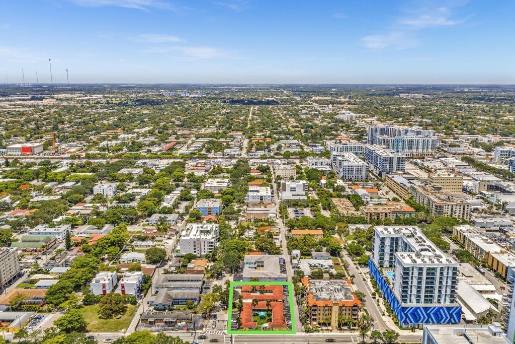 Photo of 418 S Federal Highway, Hollywood, FL (MLS # B26031823)