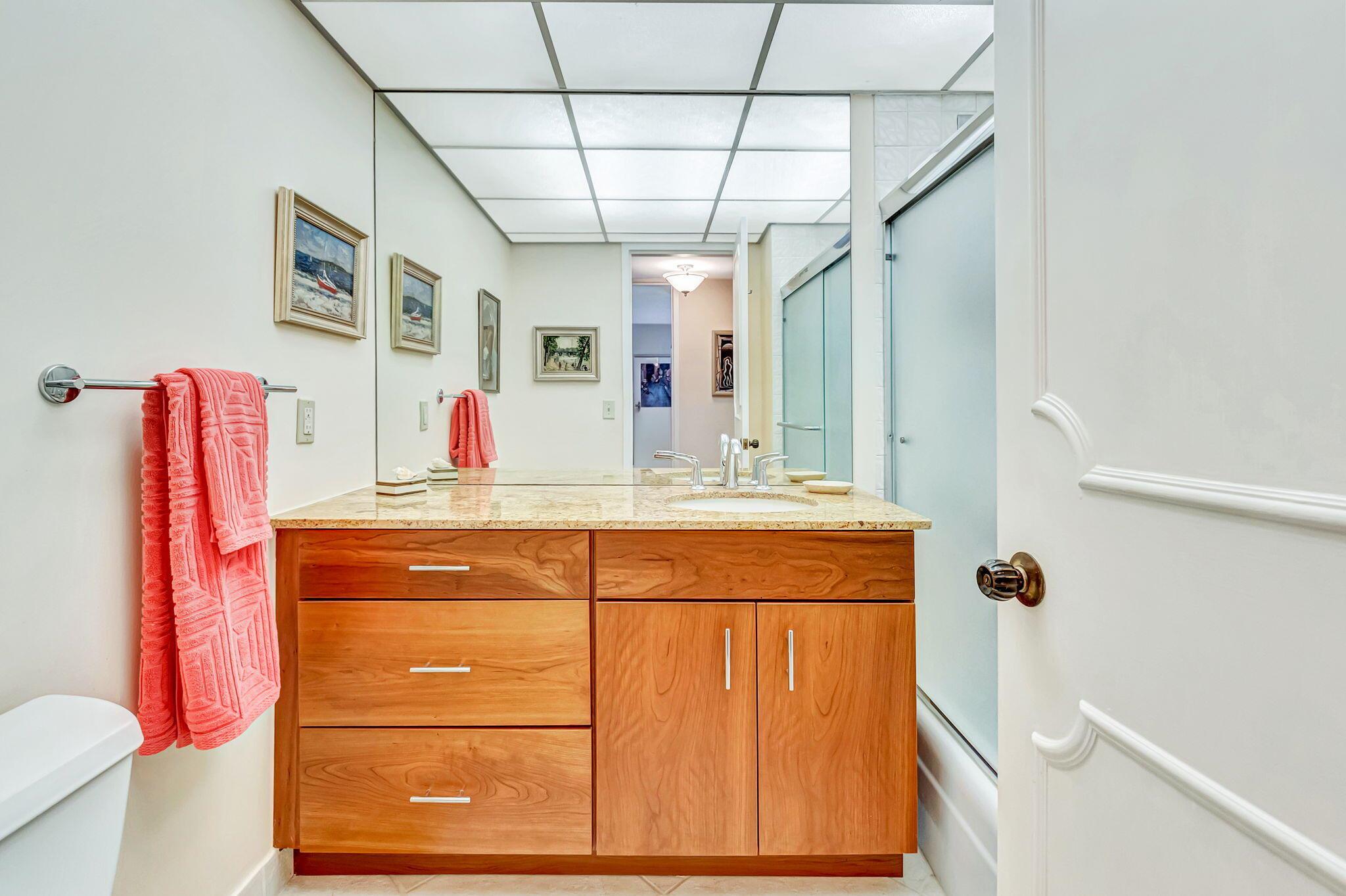 COASTAL HOUSE CONDO - Residential