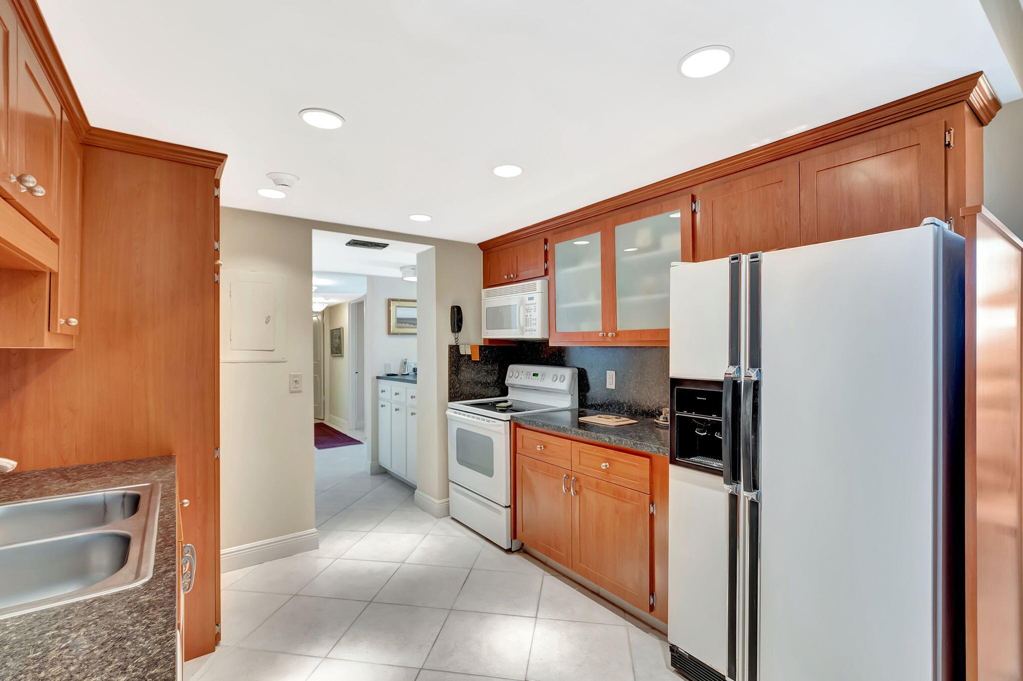 COASTAL HOUSE CONDO - Residential