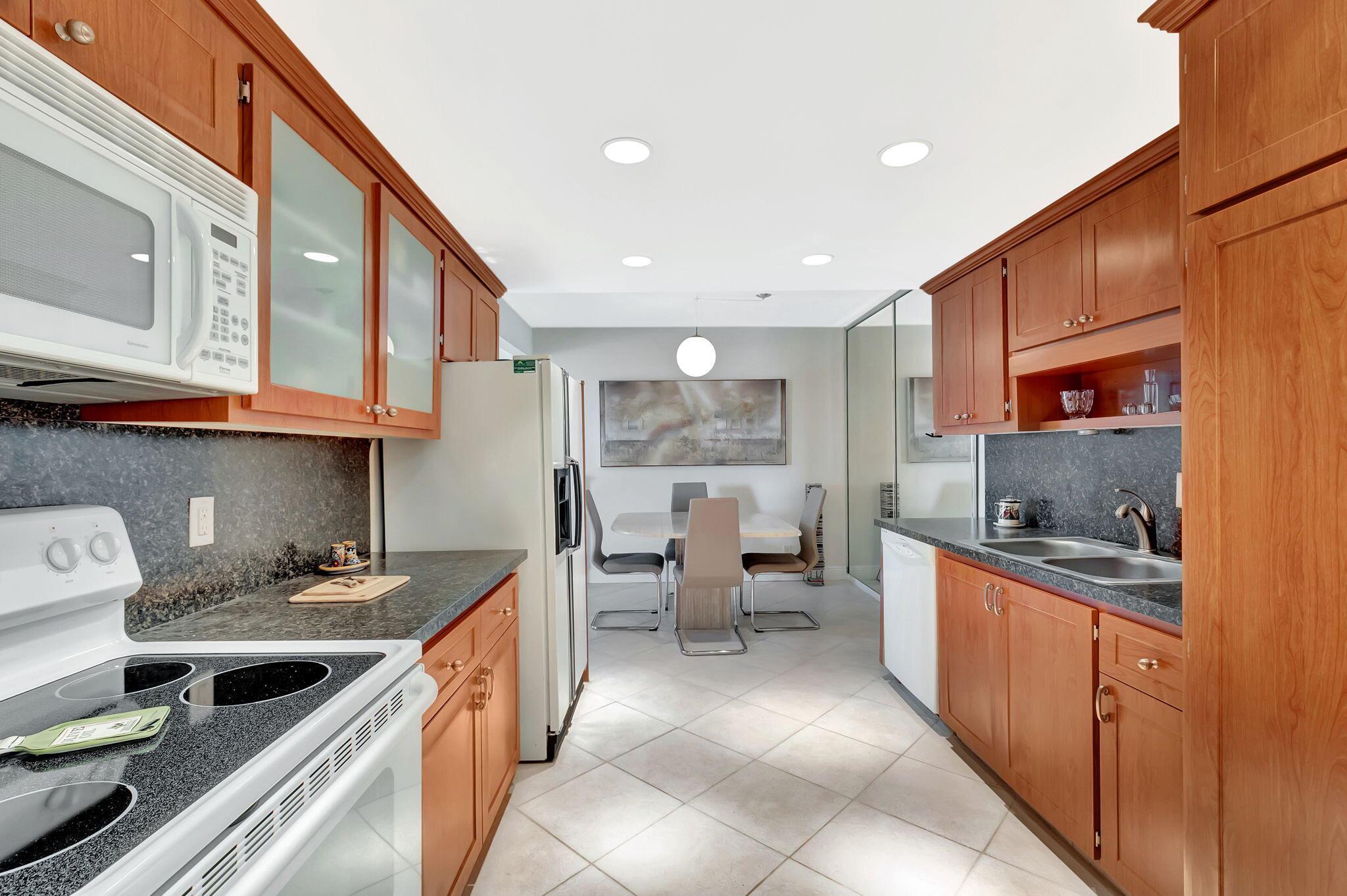 COASTAL HOUSE CONDO - Residential