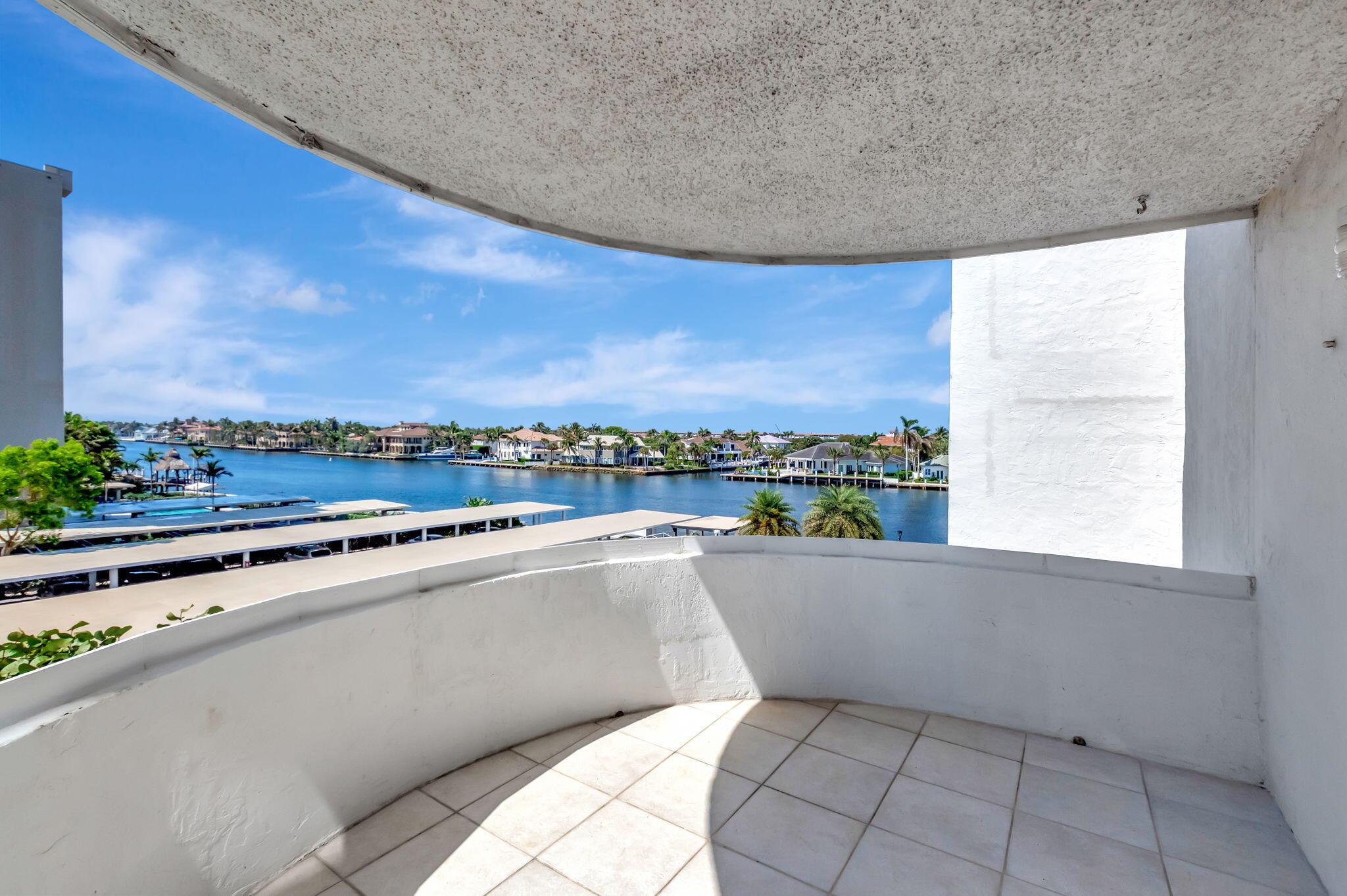 COASTAL HOUSE CONDO - Residential