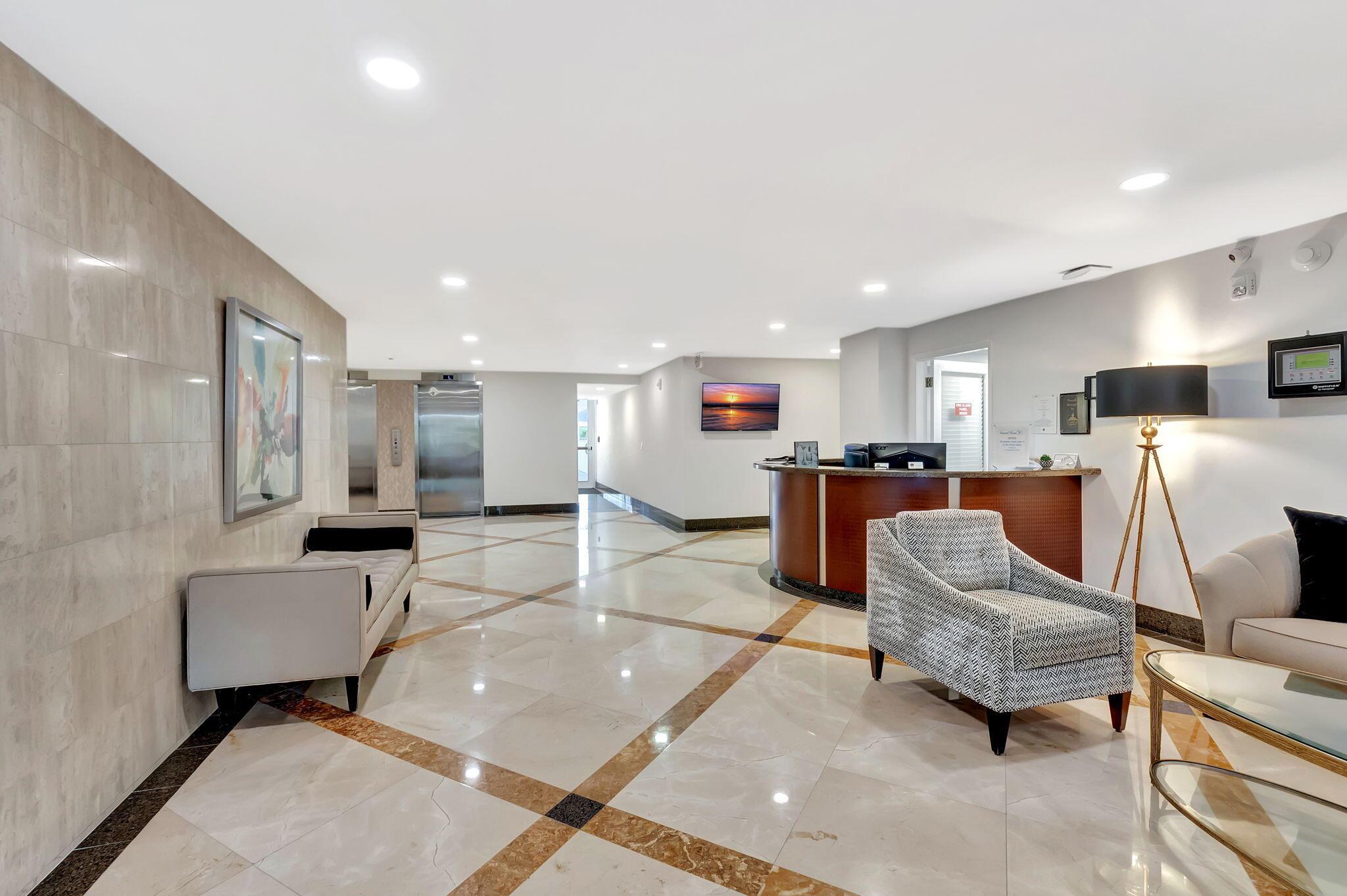 COASTAL HOUSE CONDO - Residential