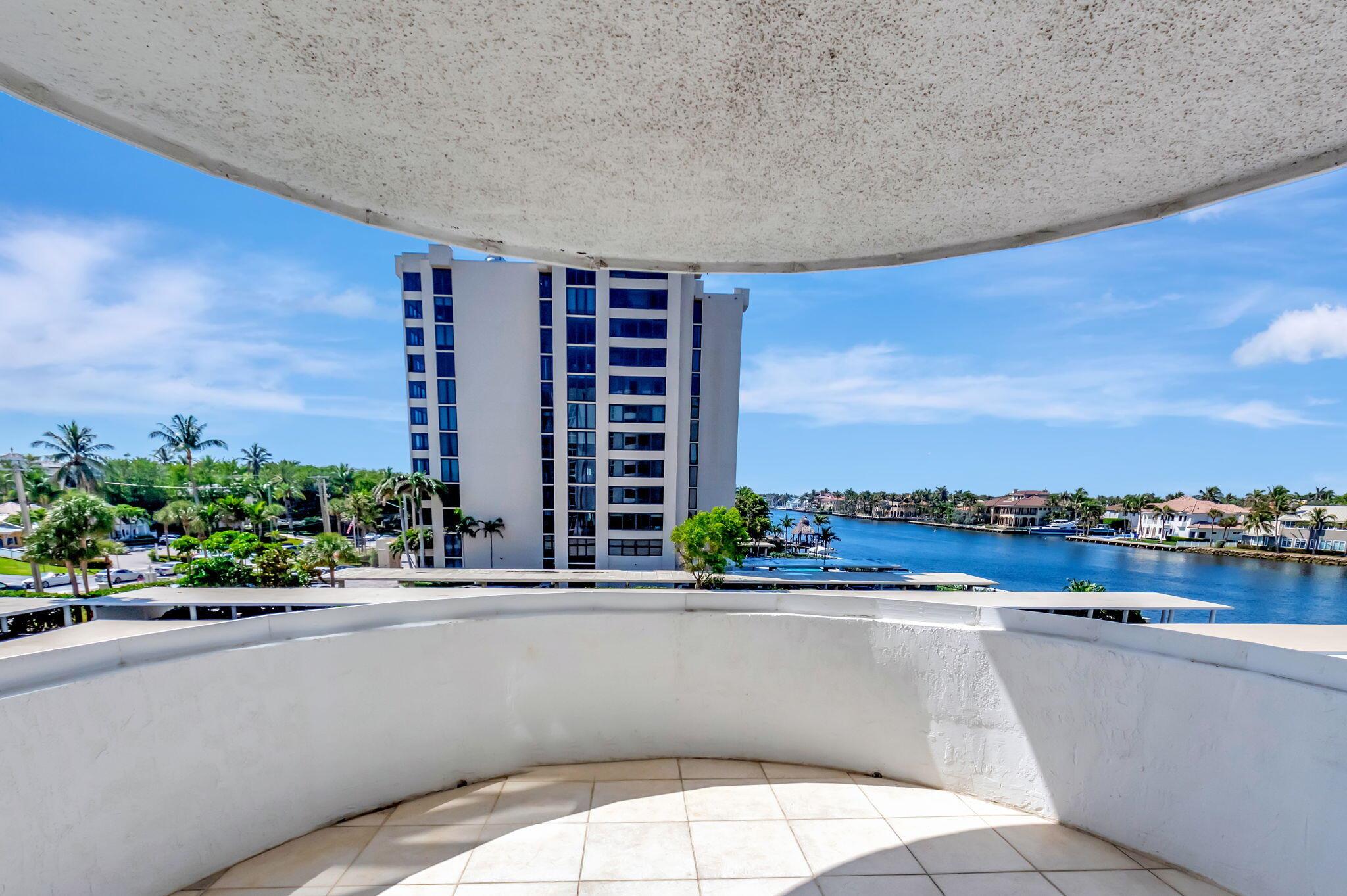 COASTAL HOUSE CONDO - Residential