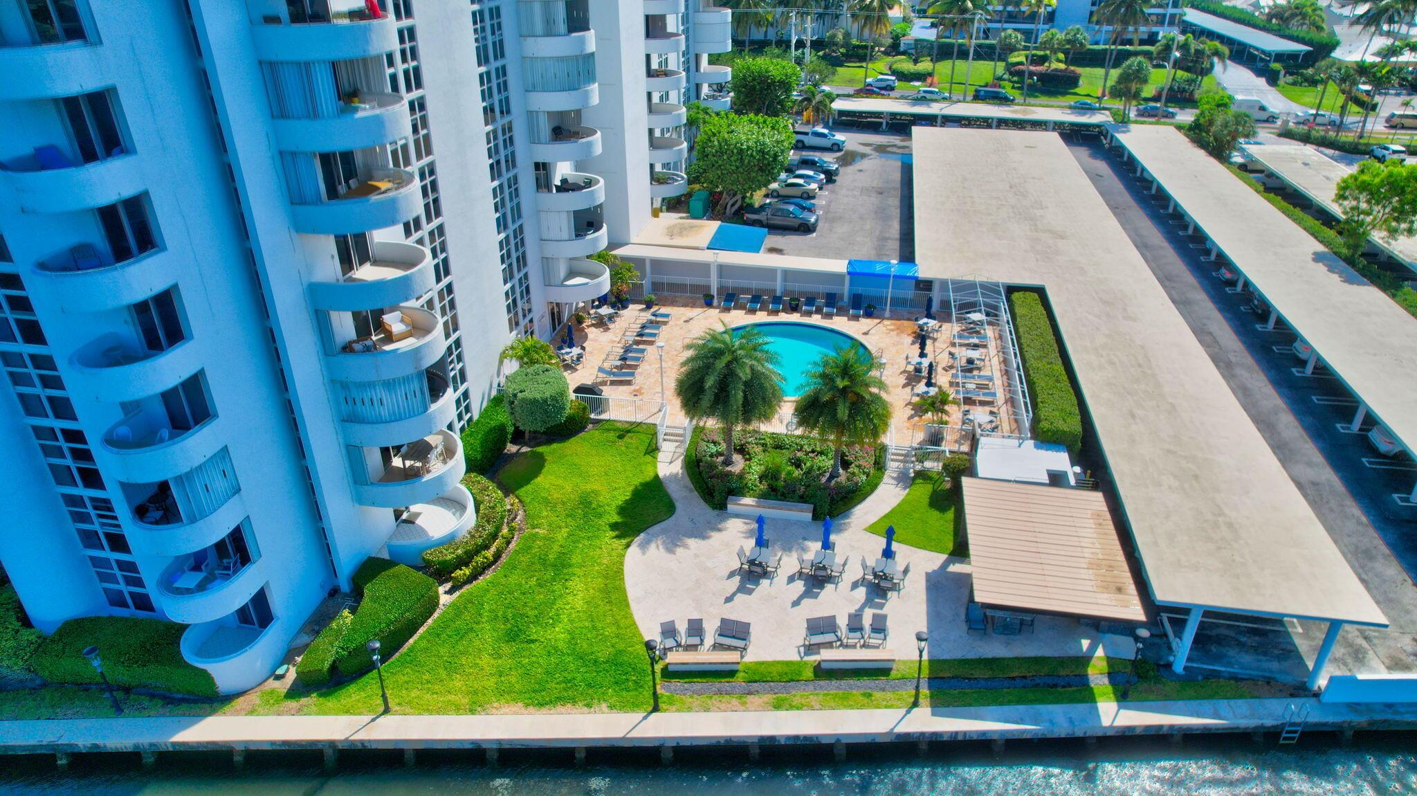 COASTAL HOUSE CONDO - Residential