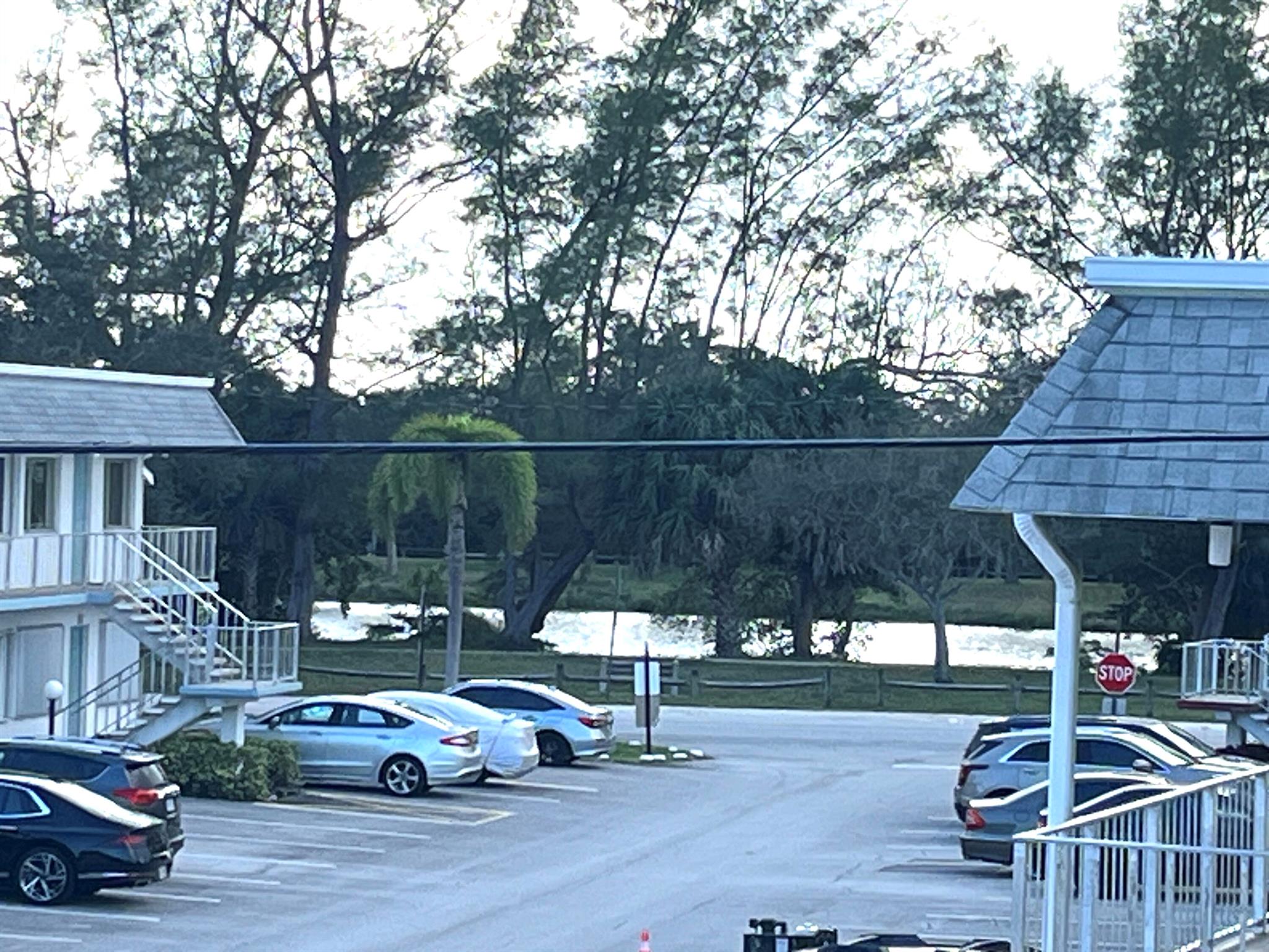 2840 Cynthia Lane 207, Lake Worth Beach, FL, 33461/$77,000 2 2840 Cynthia Lane 207