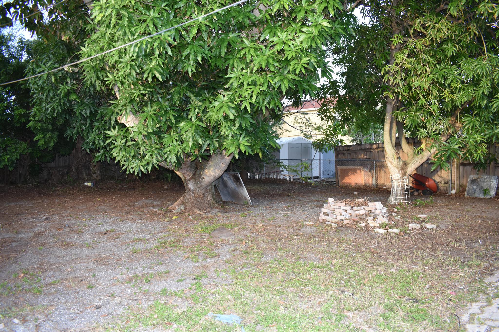 COLONIAL ESTATES - Residential Lease