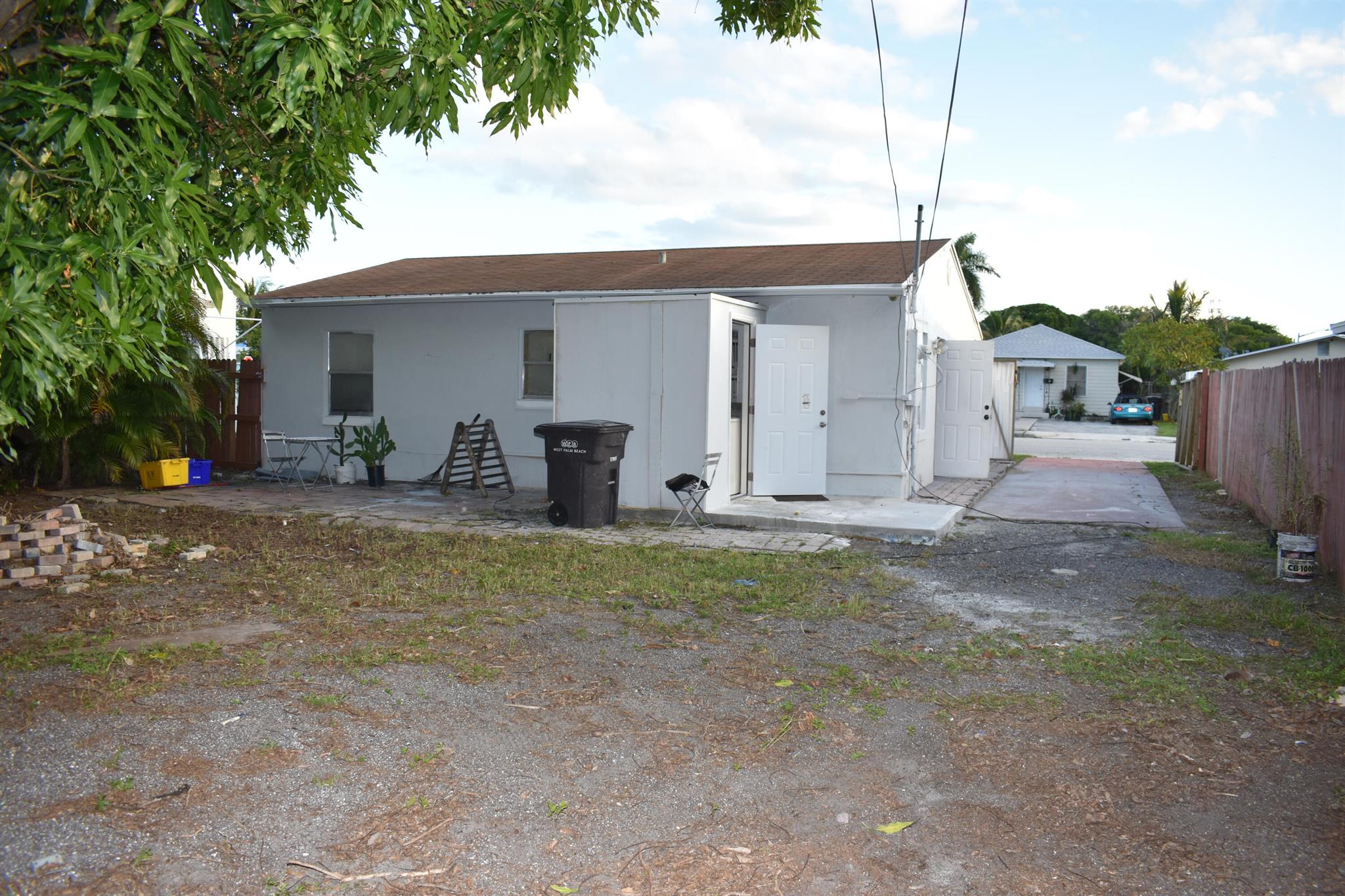 COLONIAL ESTATES - Residential Lease