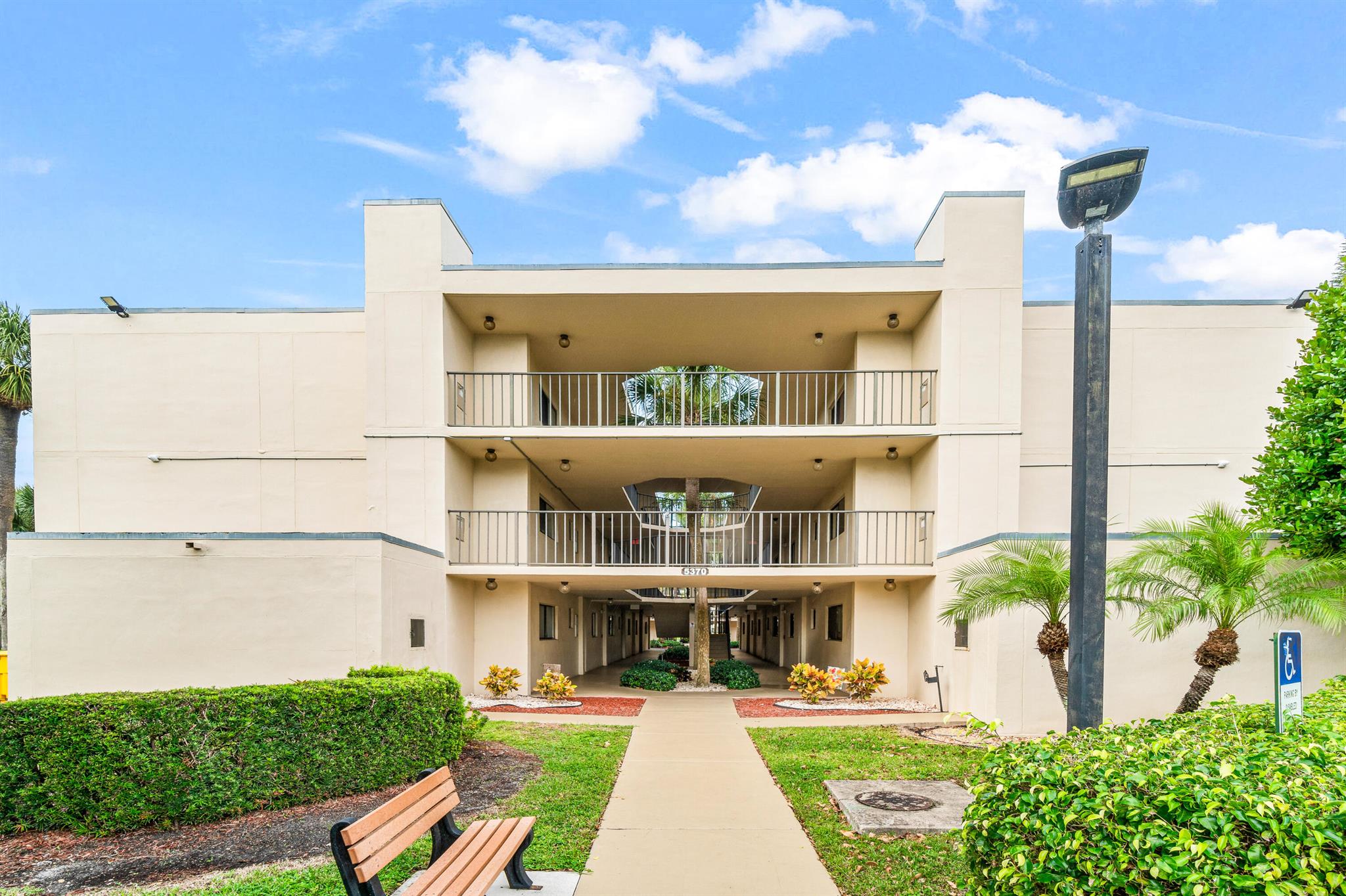 Las Verdes (CYPRESS CONDO - Residential