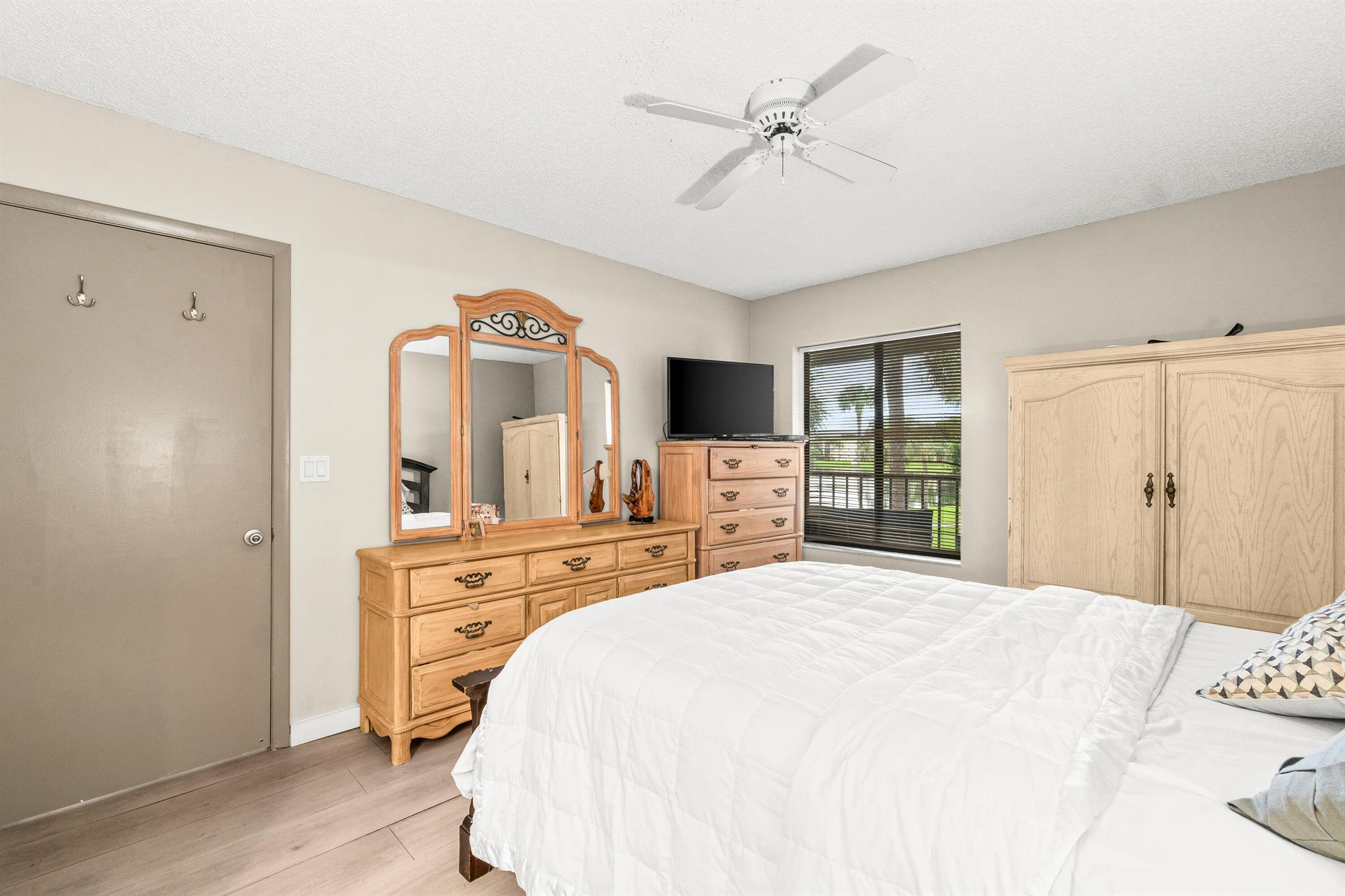 Las Verdes (CYPRESS CONDO - Residential