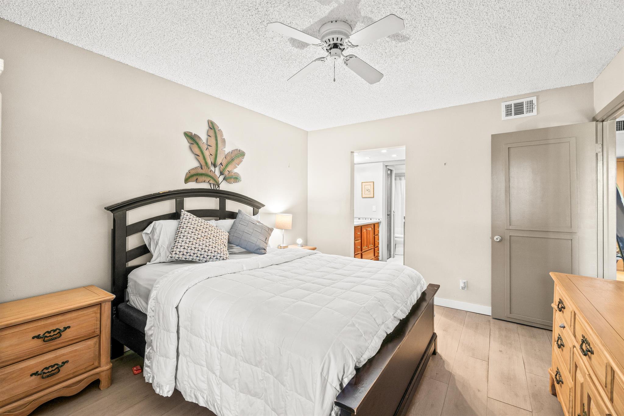 Las Verdes (CYPRESS CONDO - Residential