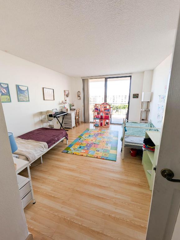 WINSTON TOWERS 700 CONDO - Residential