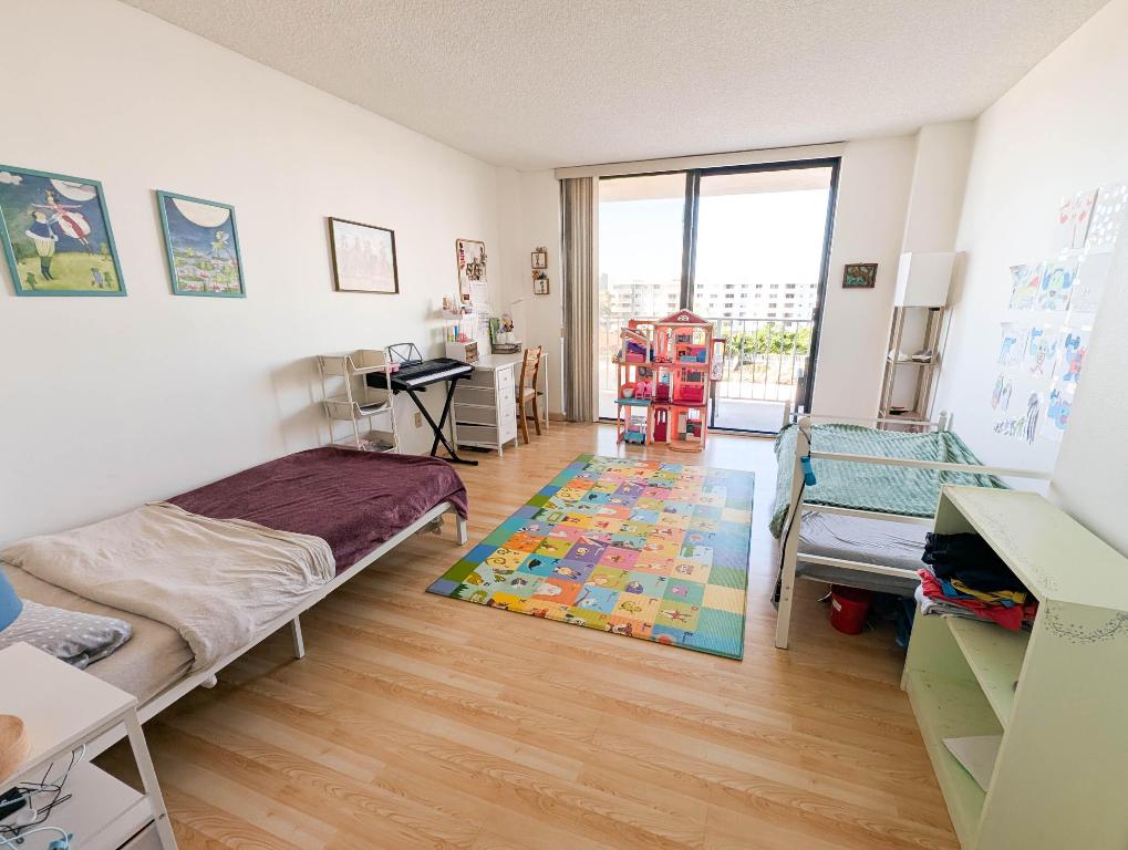 WINSTON TOWERS 700 CONDO - Residential