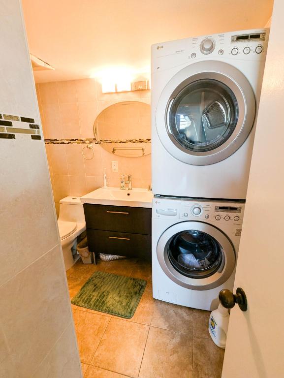 WINSTON TOWERS 700 CONDO - Residential