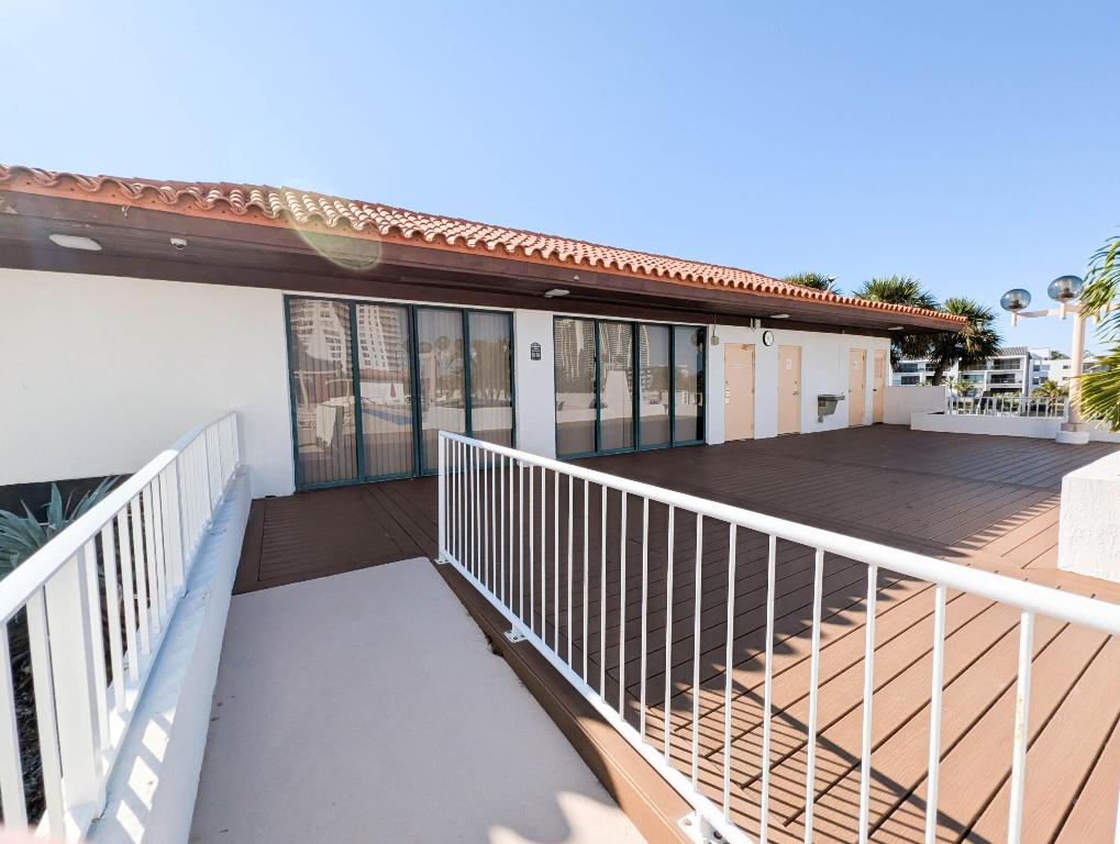 WINSTON TOWERS 700 CONDO - Residential