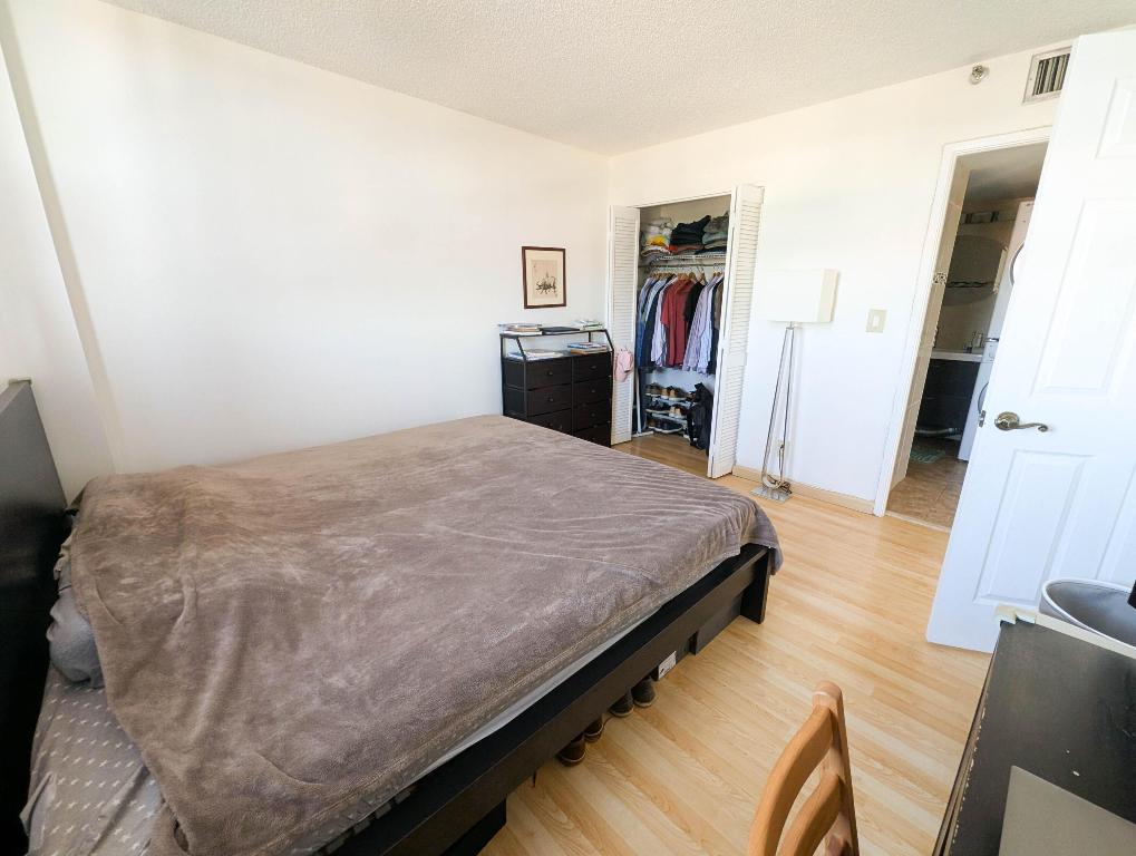 WINSTON TOWERS 700 CONDO - Residential