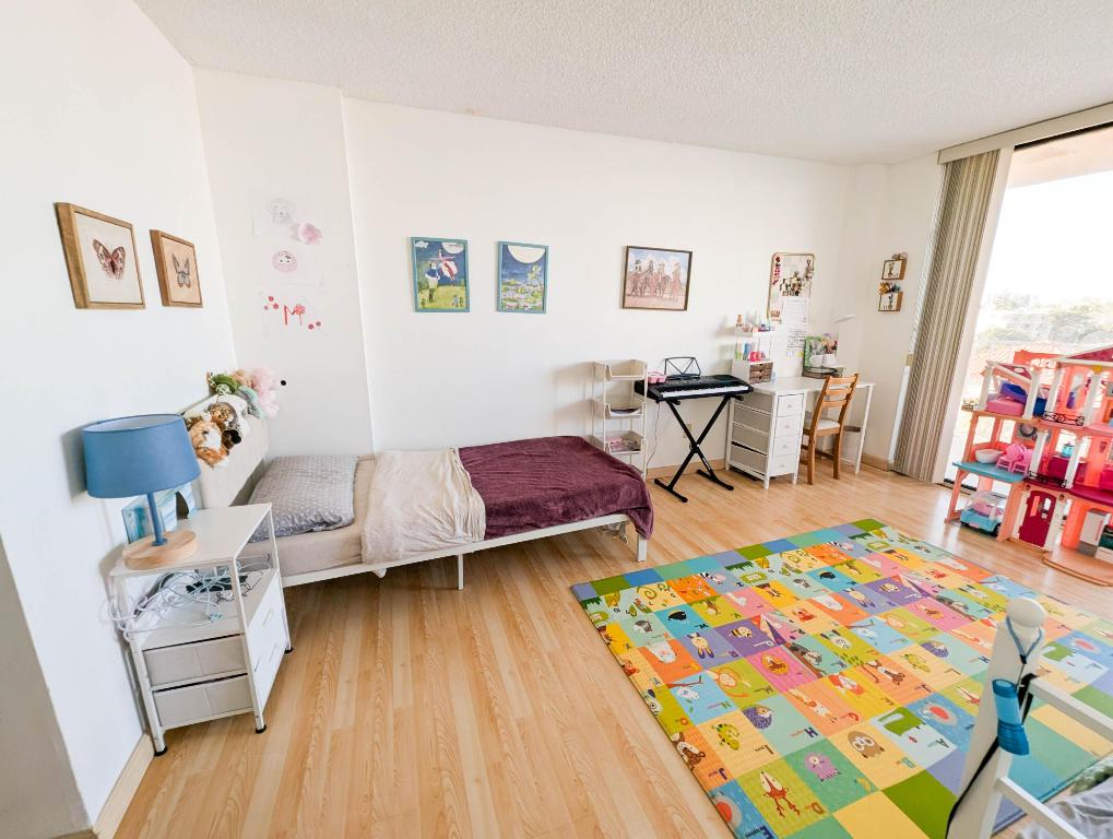 WINSTON TOWERS 700 CONDO - Residential