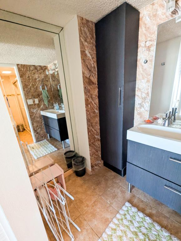 WINSTON TOWERS 700 CONDO - Residential