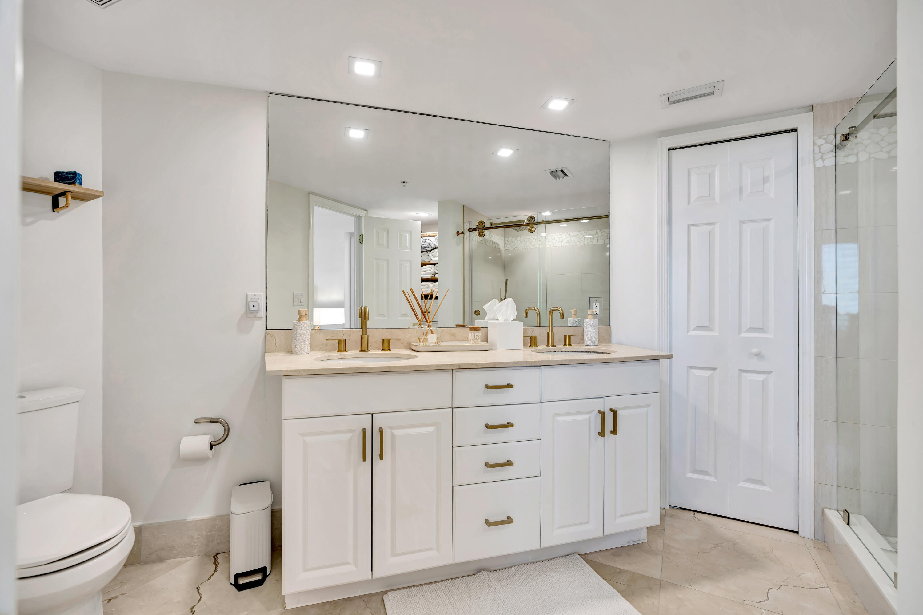 TIARA CONDO - Residential