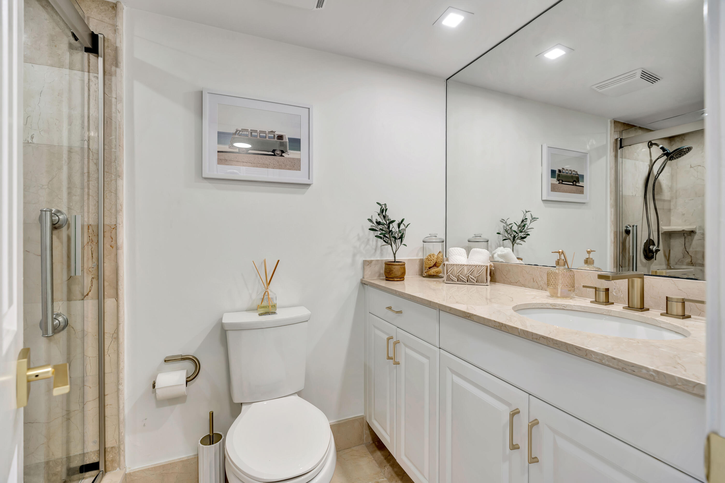 TIARA CONDO - Residential