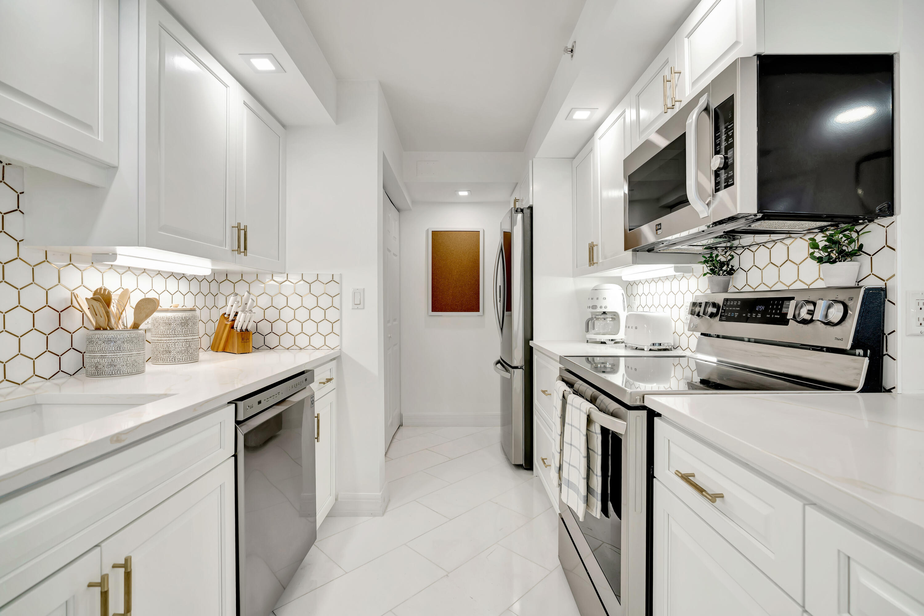 TIARA CONDO - Residential