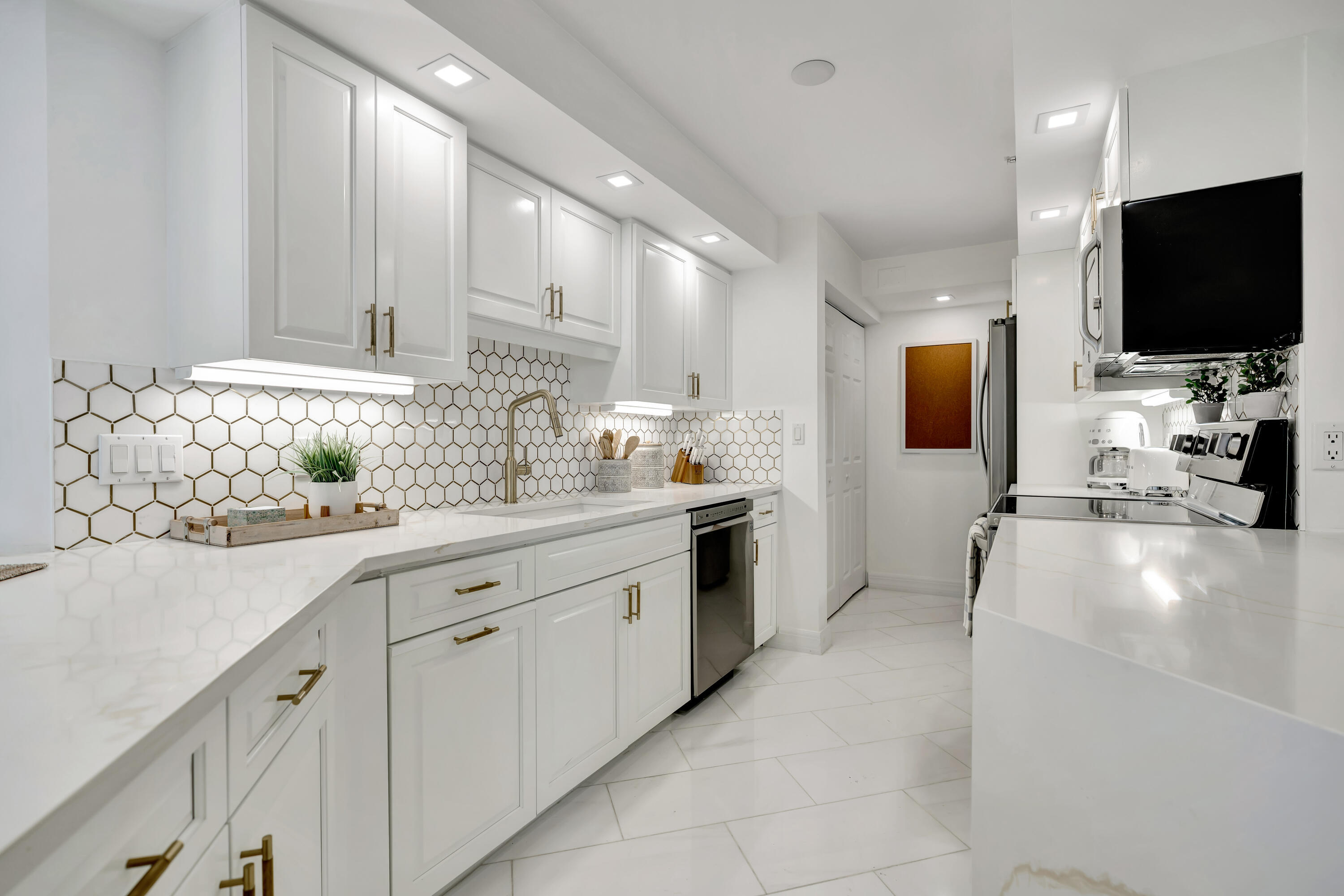 TIARA CONDO - Residential