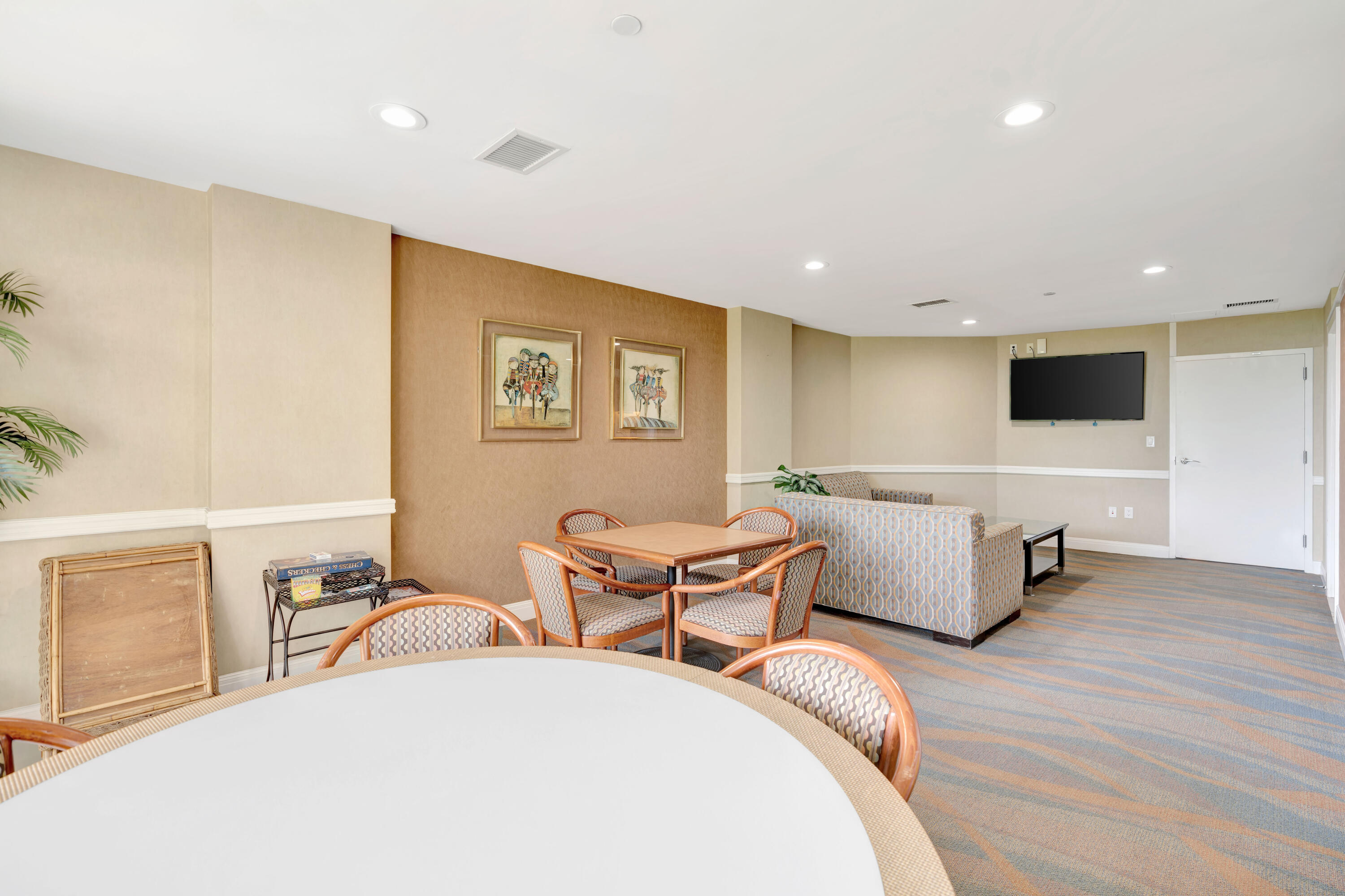 TIARA CONDO - Residential