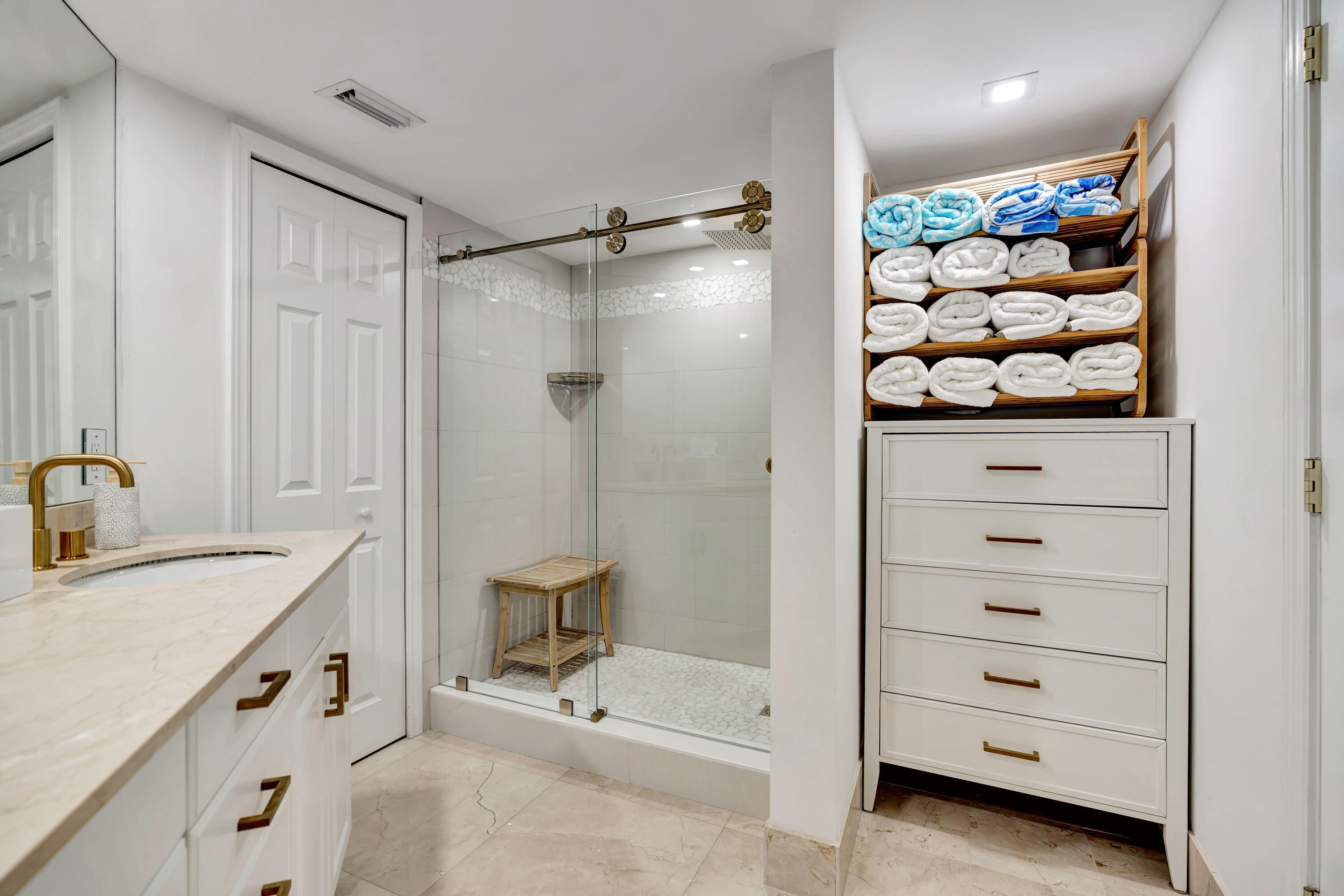 TIARA CONDO - Residential