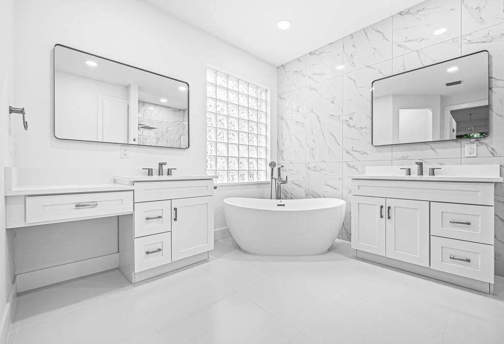 Photo of 9923 Chantilly Point Lane, Lake Worth, FL 33467 (MLS # R10910914)