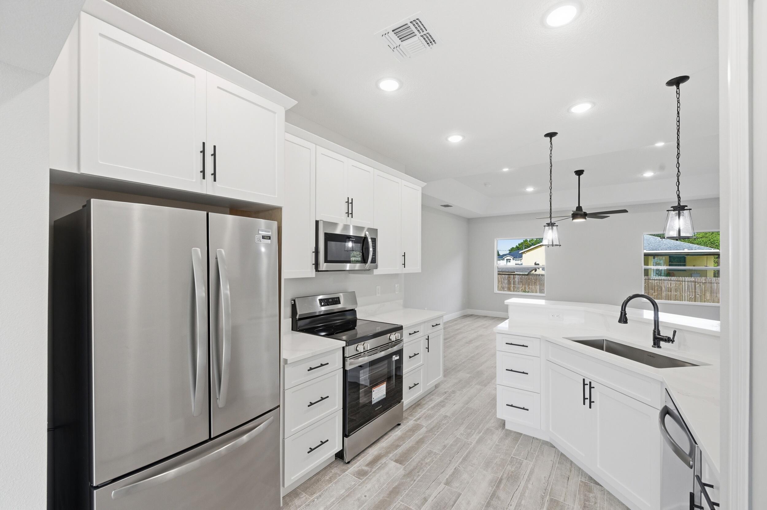 VERO LAKE ESTATES UNIT J - Residential