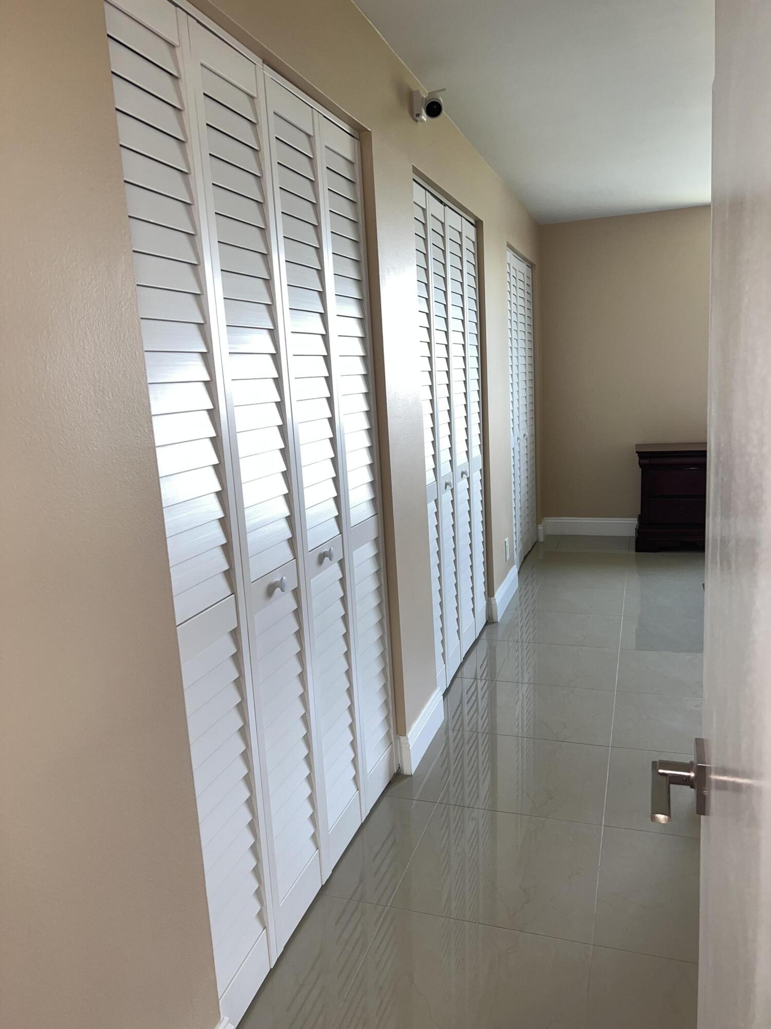 MEADOWBROOK LAKES VIEW CONDO - Residential