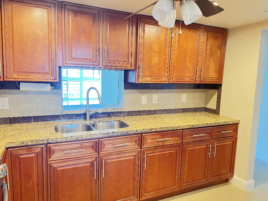 301 SE 3rd Street 606