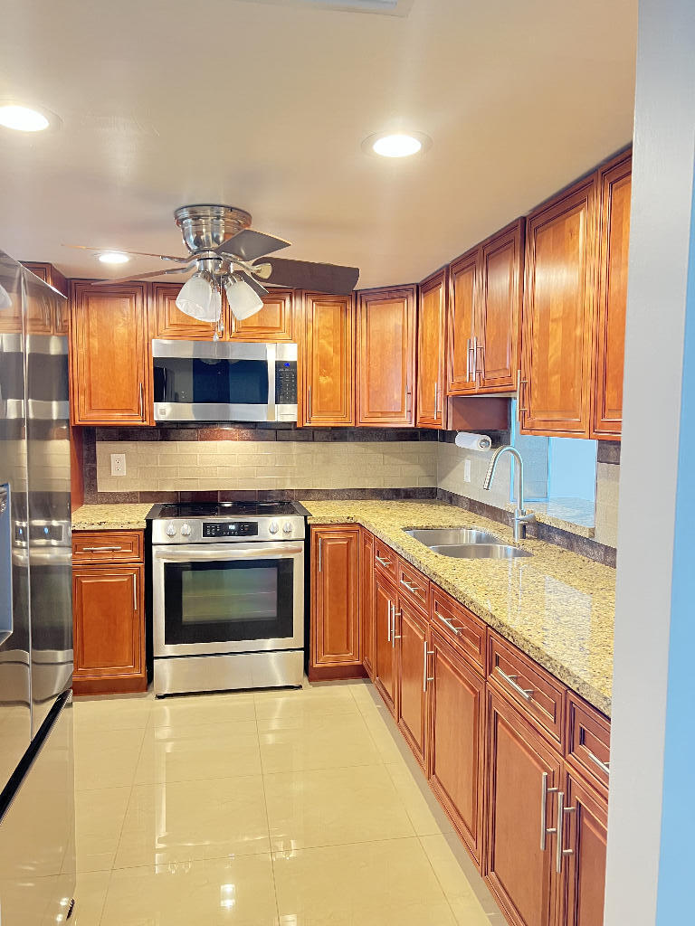 MEADOWBROOK LAKES VIEW CONDO - Residential