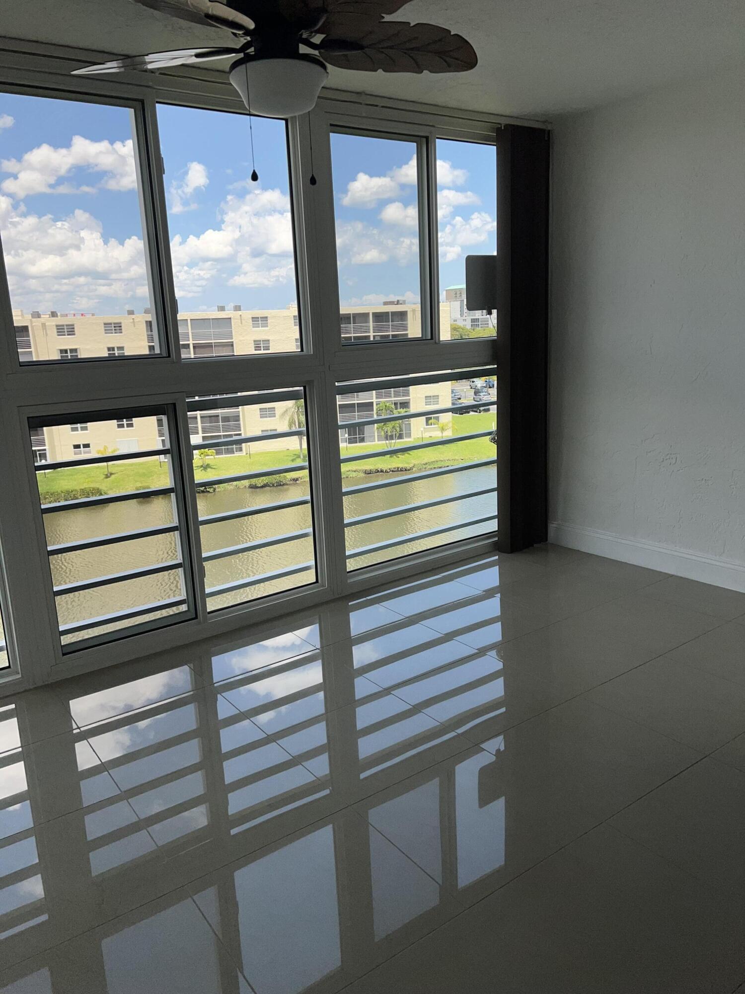 MEADOWBROOK LAKES VIEW CONDO - Residential