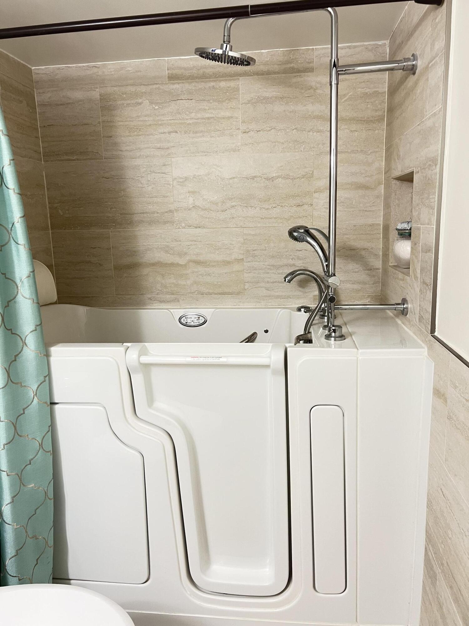 MEADOWBROOK LAKES VIEW CONDO - Residential