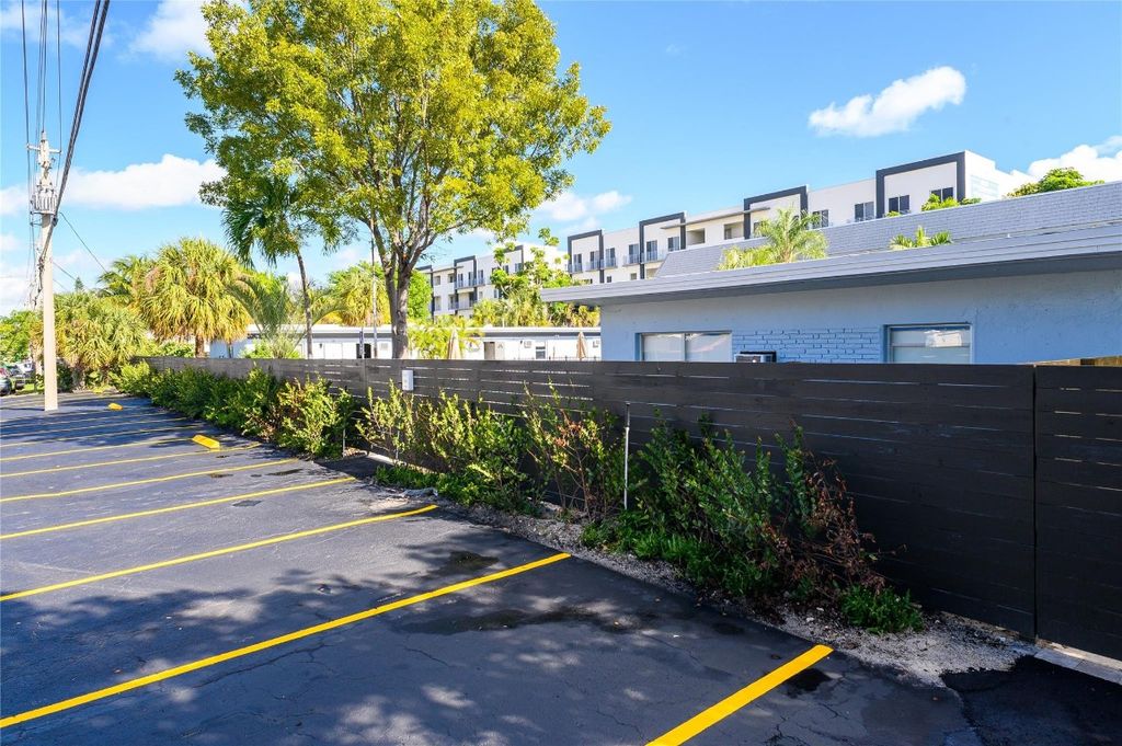 Photo of 1020 N Victoria Park Road #16, Fort Lauderdale, FL 33304 (MLS # F10536360)