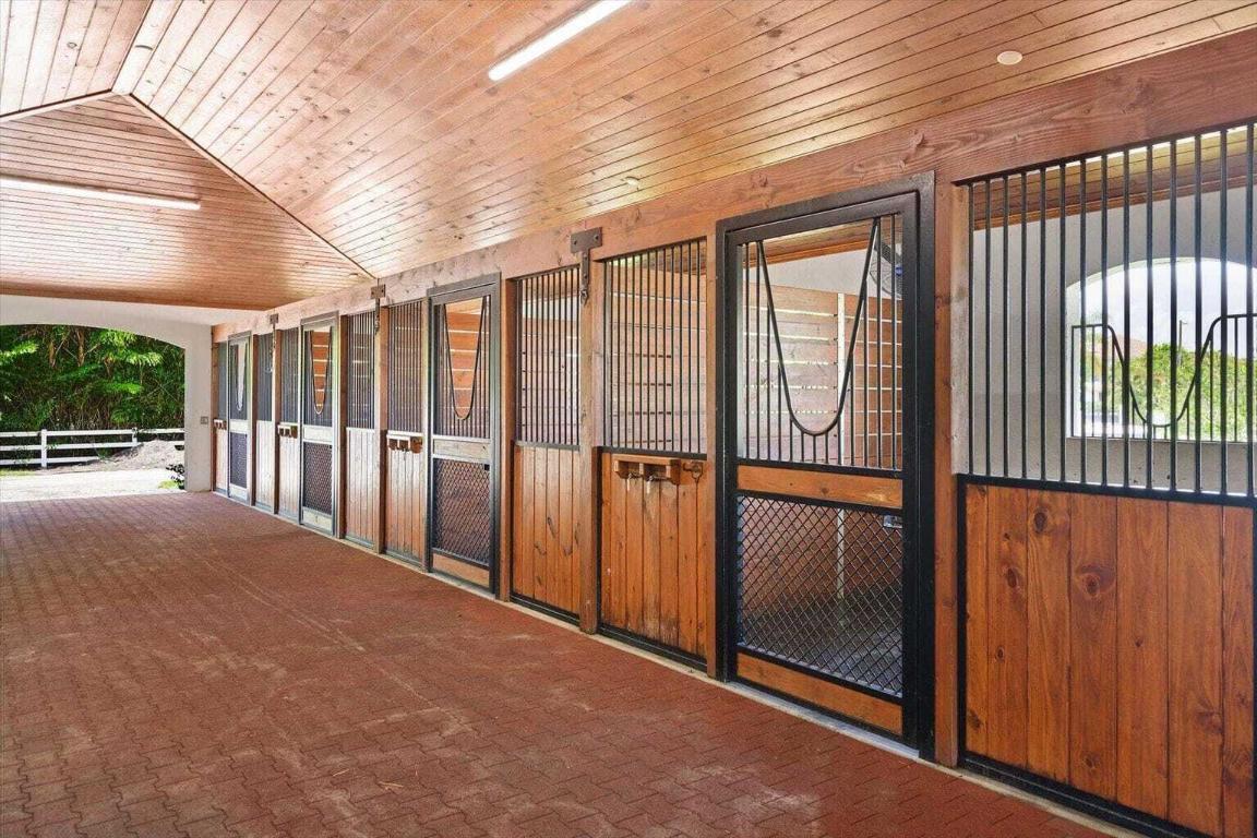 SADDLE TRAIL PARK OF WELLINGTON - Land