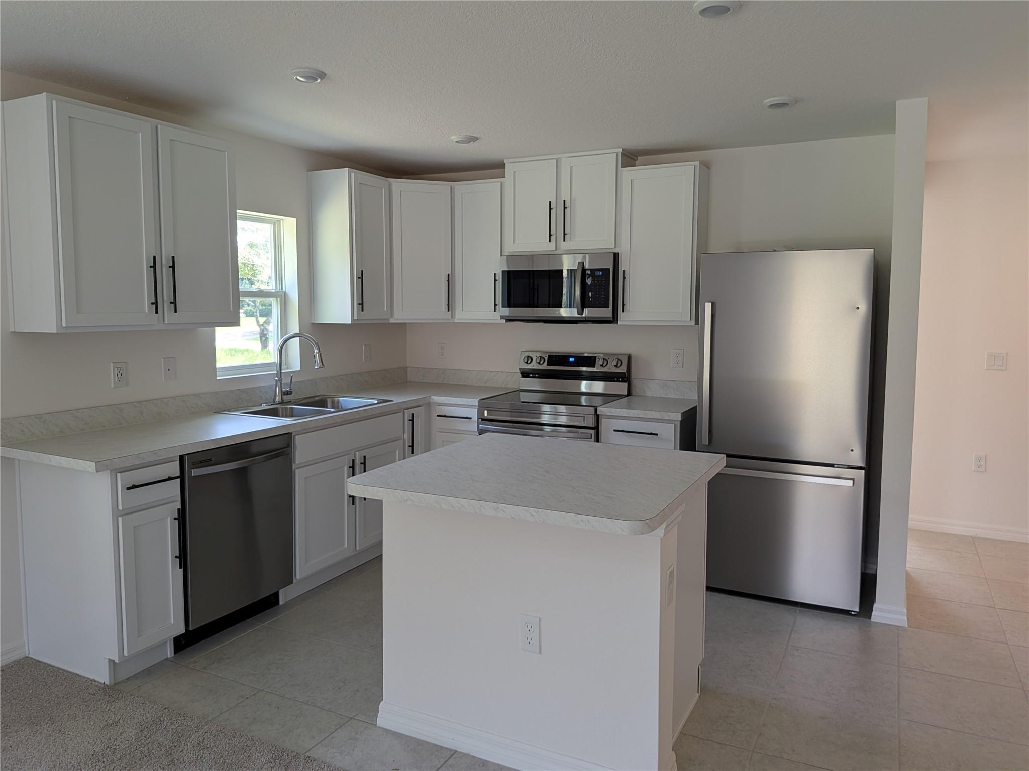 Vero Lake Estates Unit H- - Residential Lease