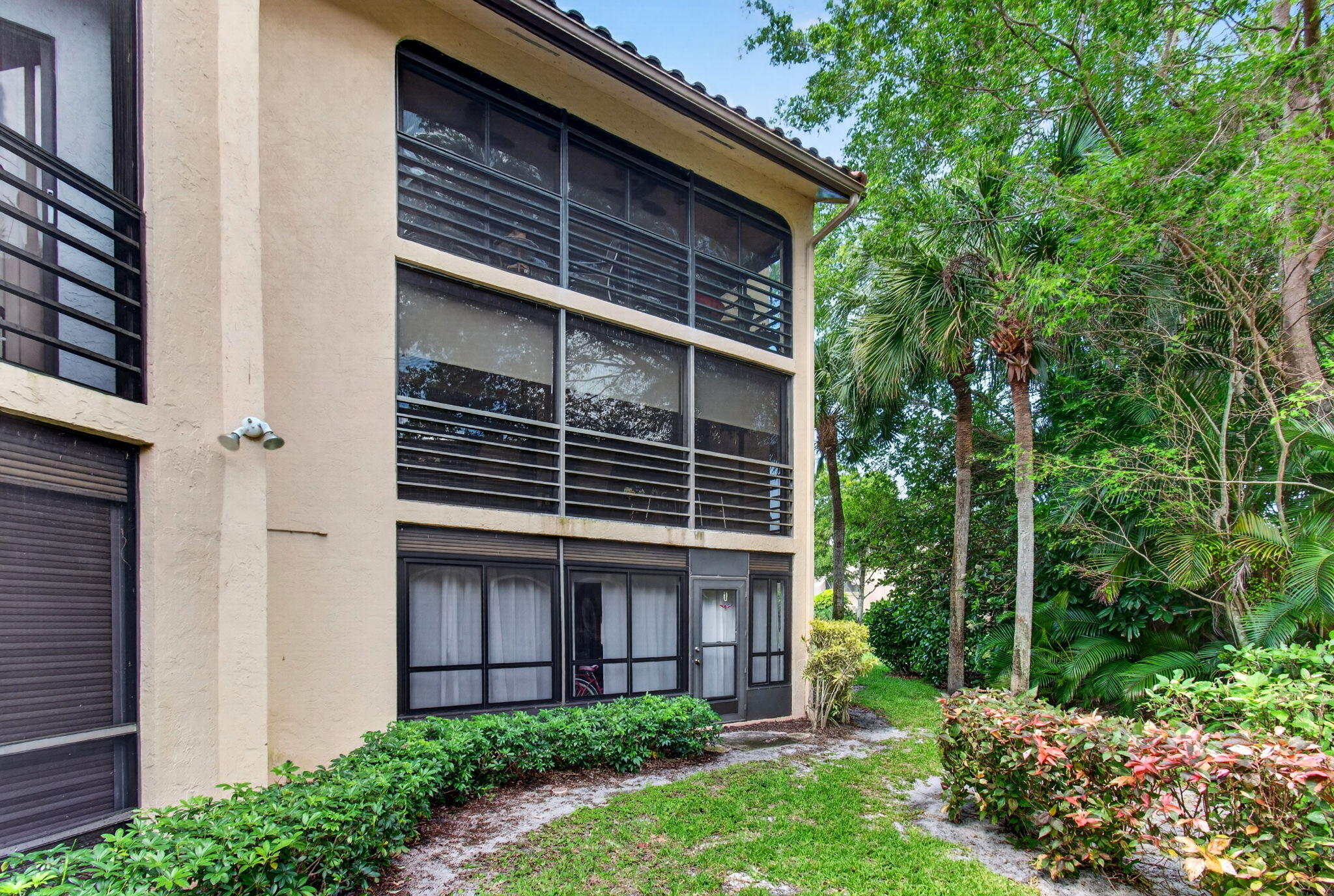 LAKESIDE CONDO 5 OF BANYAN SPRINGS - Residential