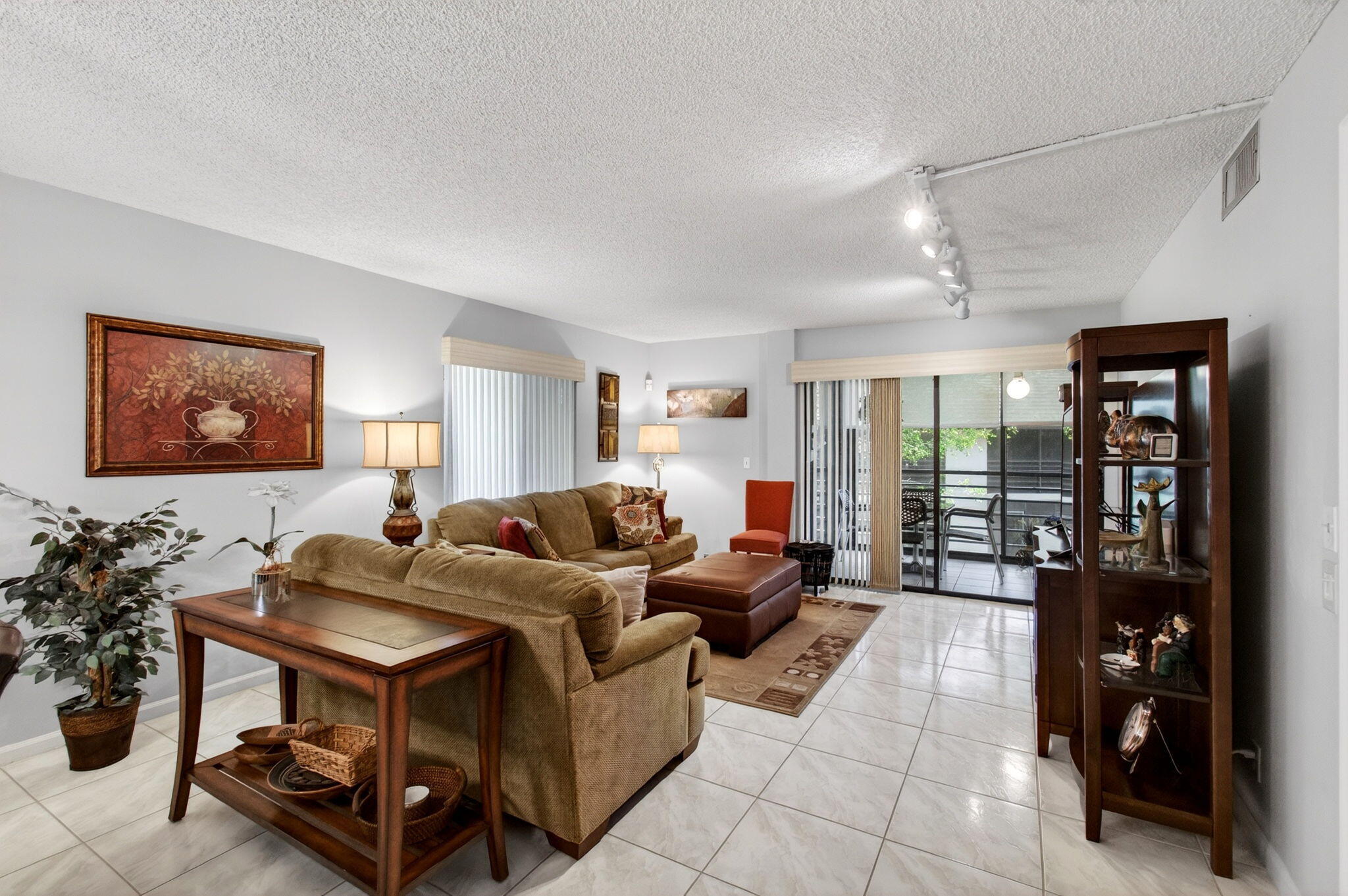 LAKESIDE CONDO 5 OF BANYAN SPRINGS - Residential