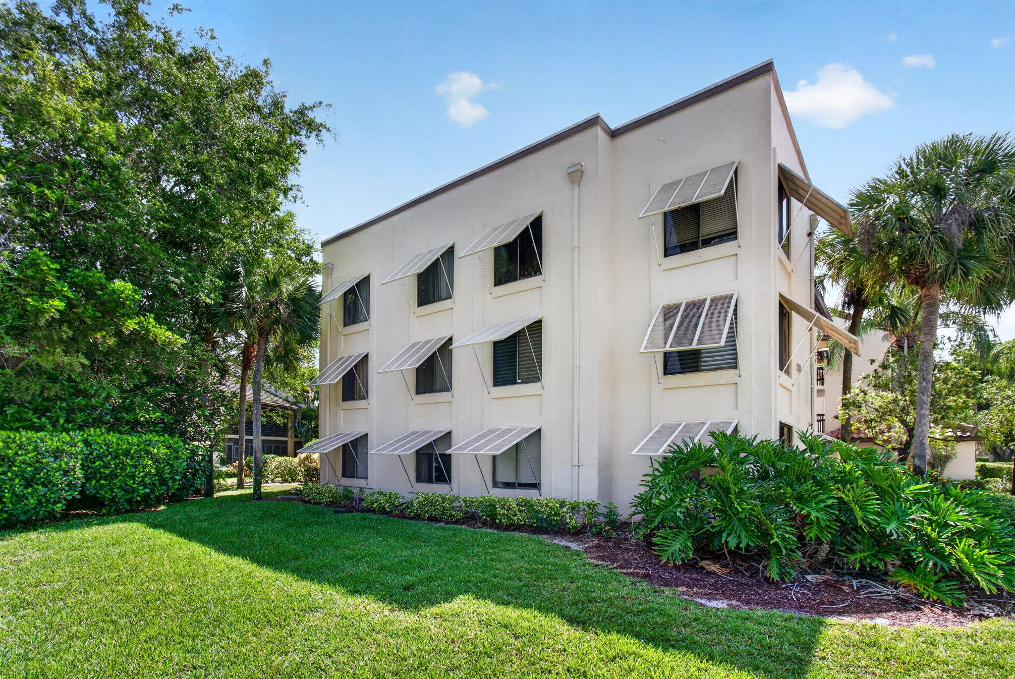 LAKESIDE CONDO 5 OF BANYAN SPRINGS - Residential