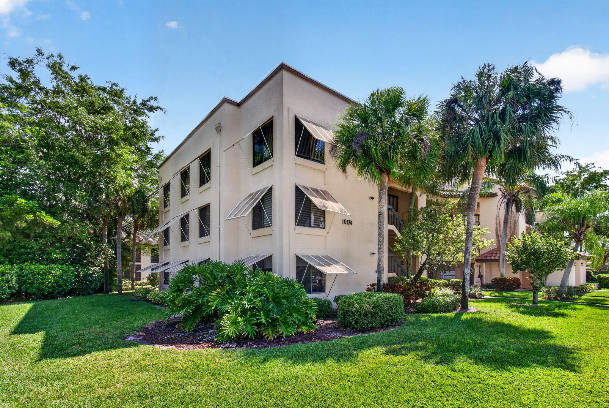 LAKESIDE CONDO 5 OF BANYAN SPRINGS - Residential