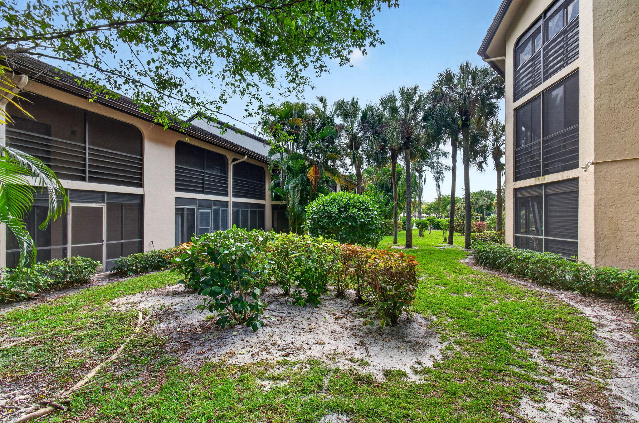 LAKESIDE CONDO 5 OF BANYAN SPRINGS - Residential