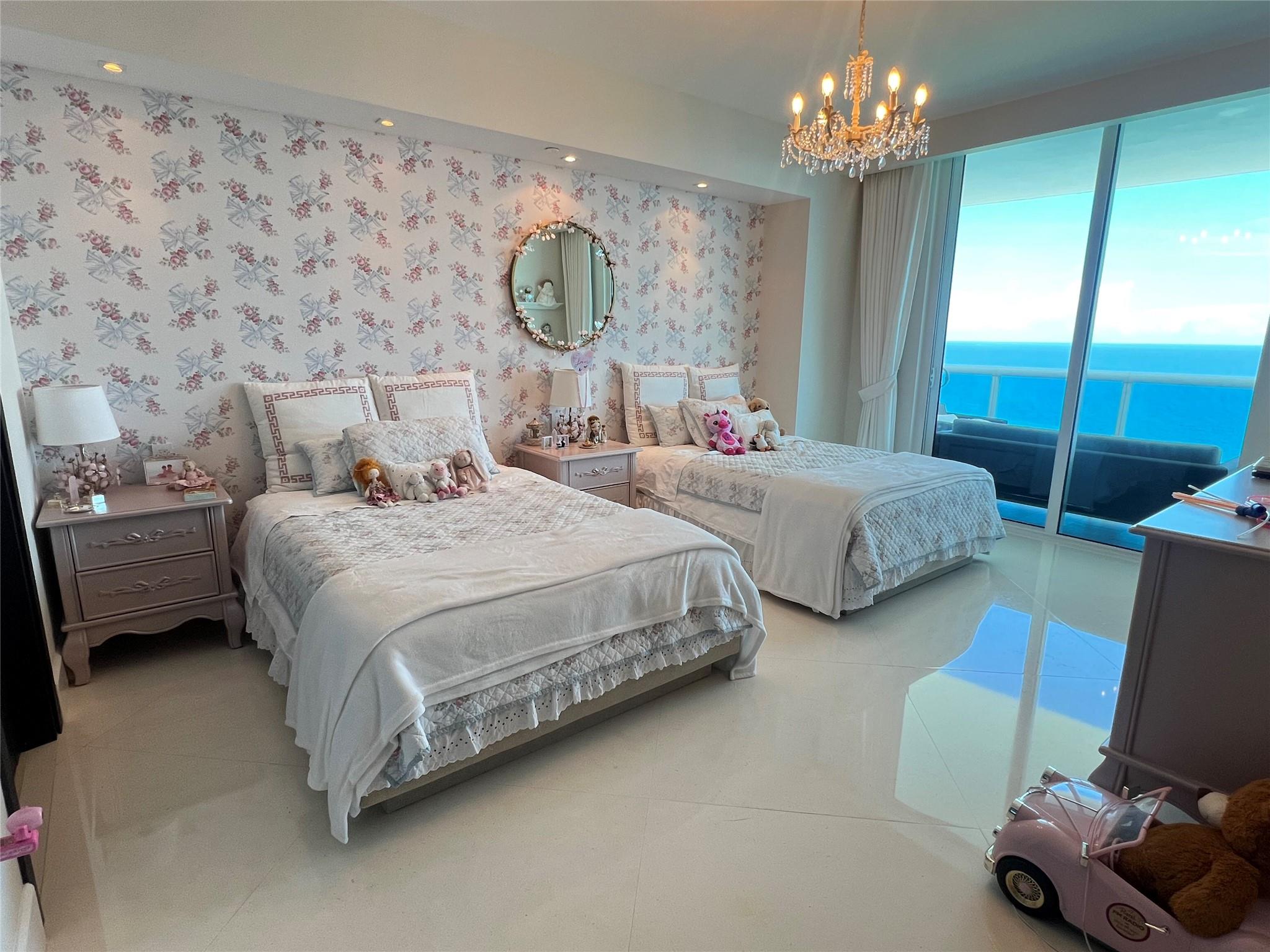 Trump Hollywood - Residential