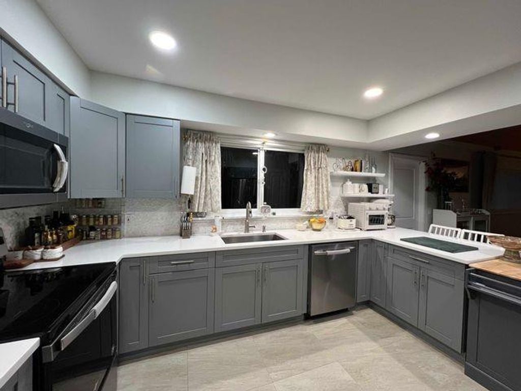 Photo of 201 SE 24 Avenue, Boynton Beach, FL 33435 (MLS # F10549706)