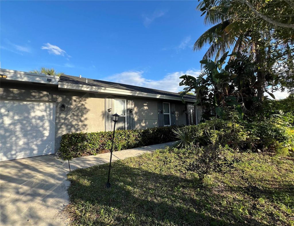 Photo of 201 SE 24 Avenue, Boynton Beach, FL 33435 (MLS # F10549706)