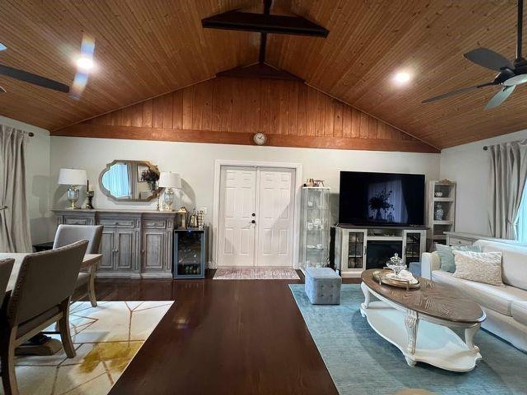 Photo of 201 SE 24 Avenue, Boynton Beach, FL 33435 (MLS # F10549706)