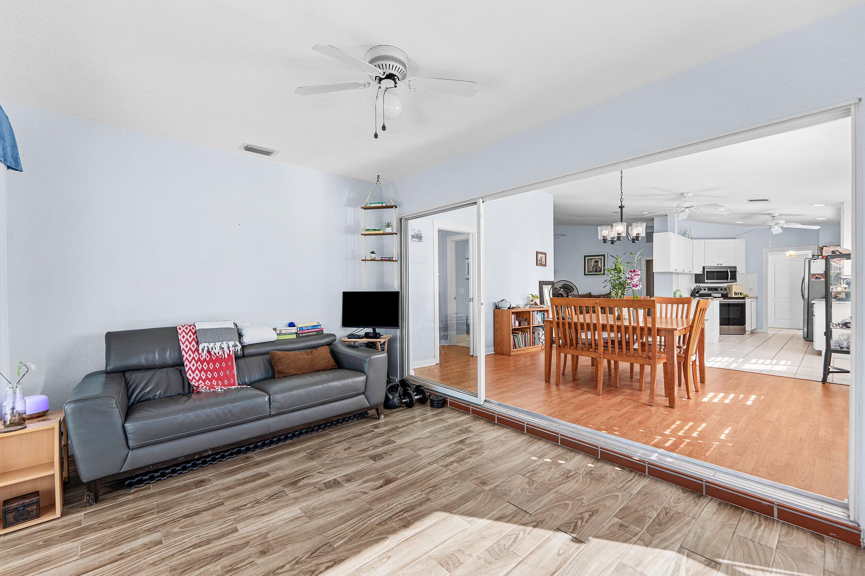 RIVERWALK 4 - Residential